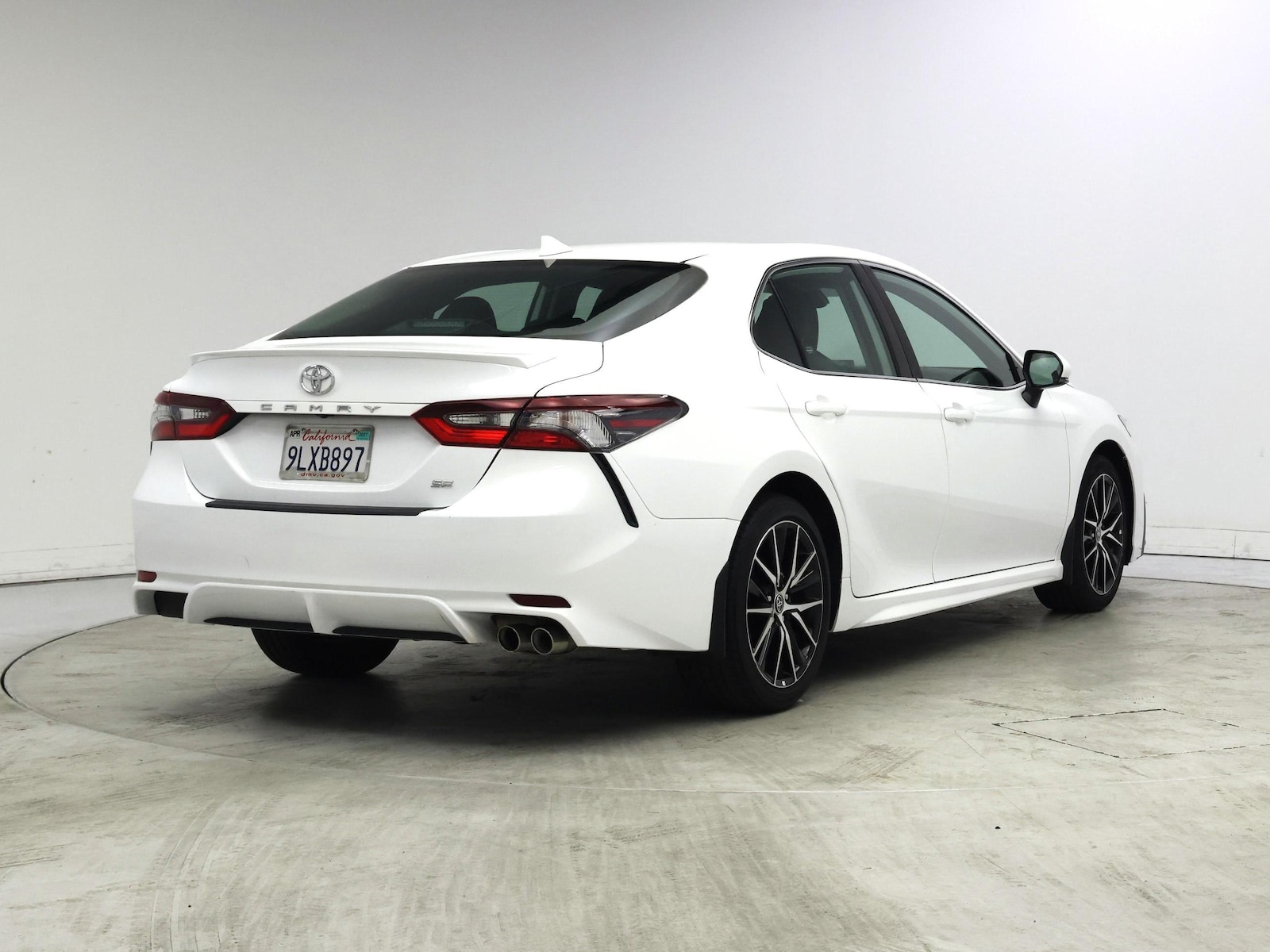 2024 Toyota Camry SE - Photo 9