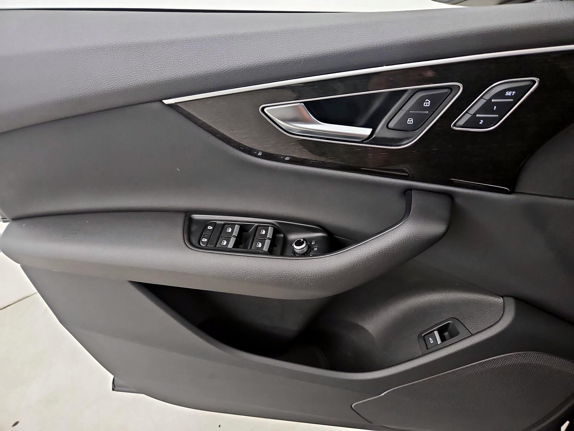 Thumbnail: 2022 Audi Q7 - 12