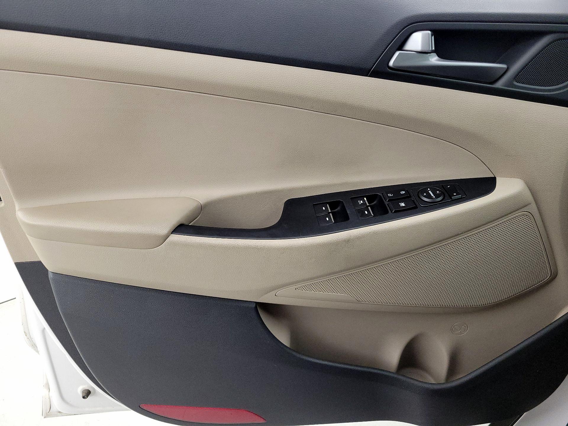 Thumbnail: 2016 Hyundai Tucson - 12