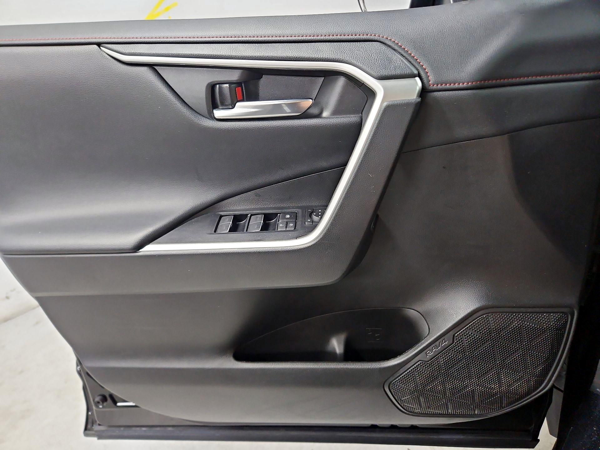 Thumbnail: 2022 Toyota RAV4 - 12