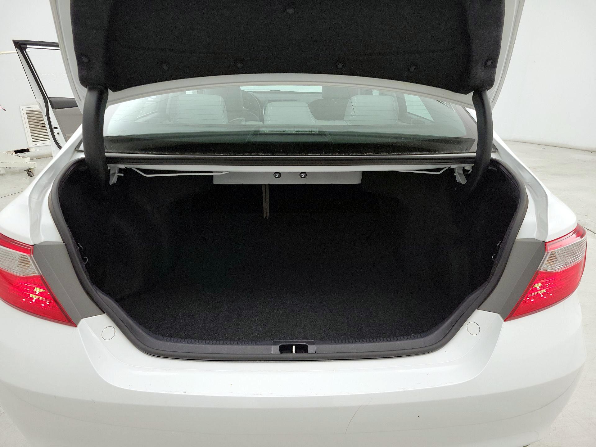 Thumbnail: 2016 Toyota Camry - 20