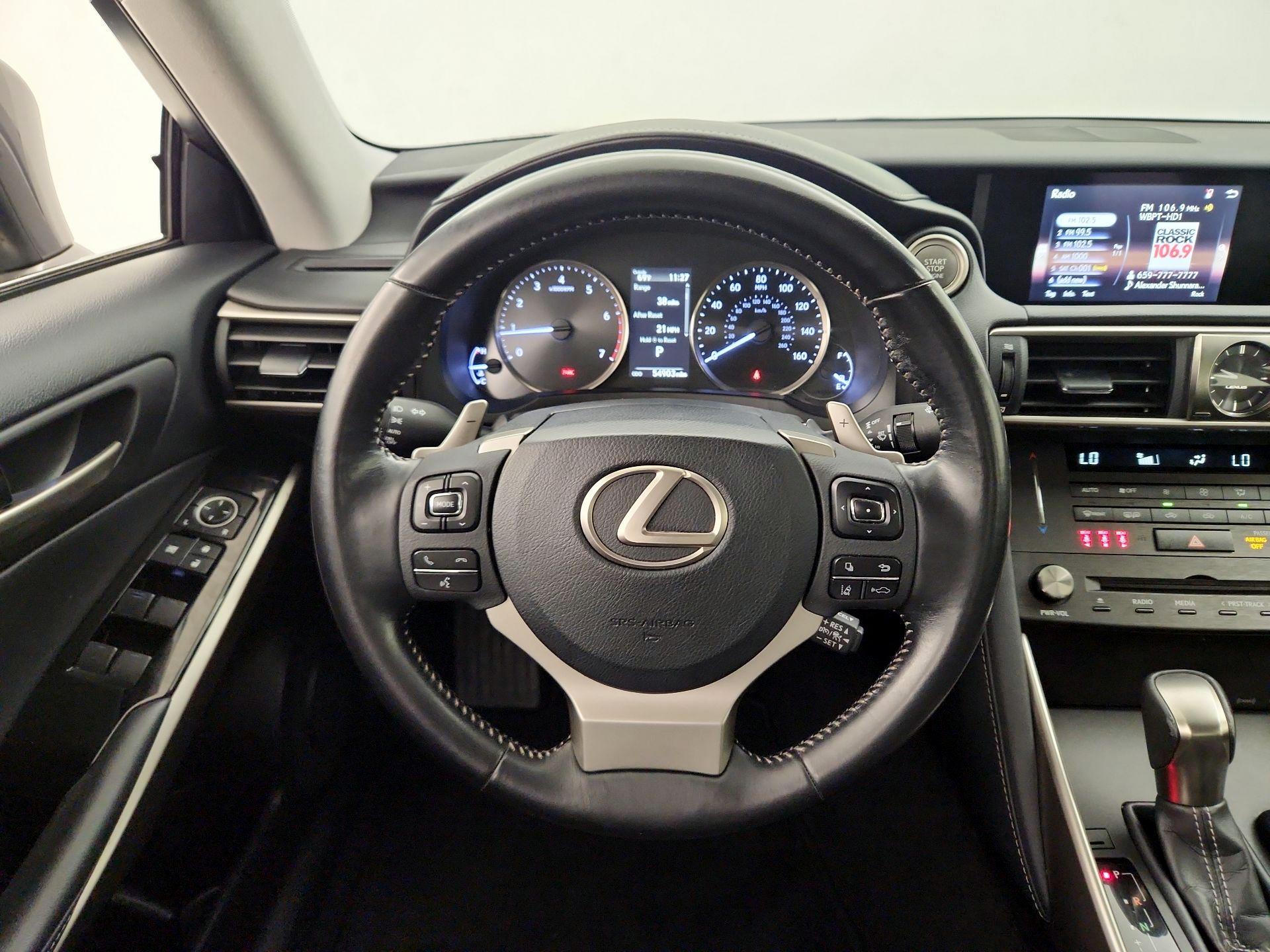 Thumbnail: 2020 Lexus IS - 10