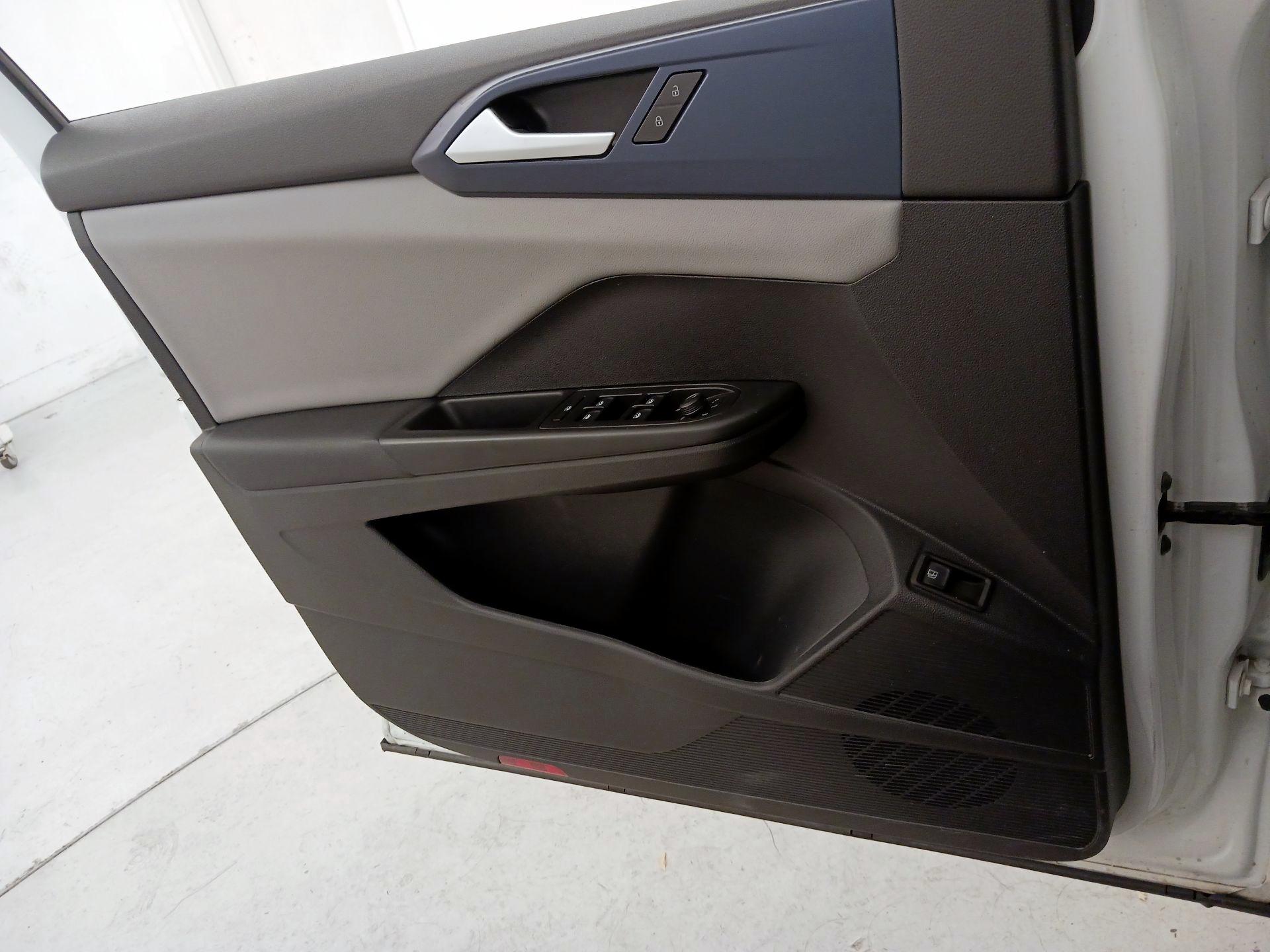 Thumbnail: 2022 Volkswagen Taos - 12