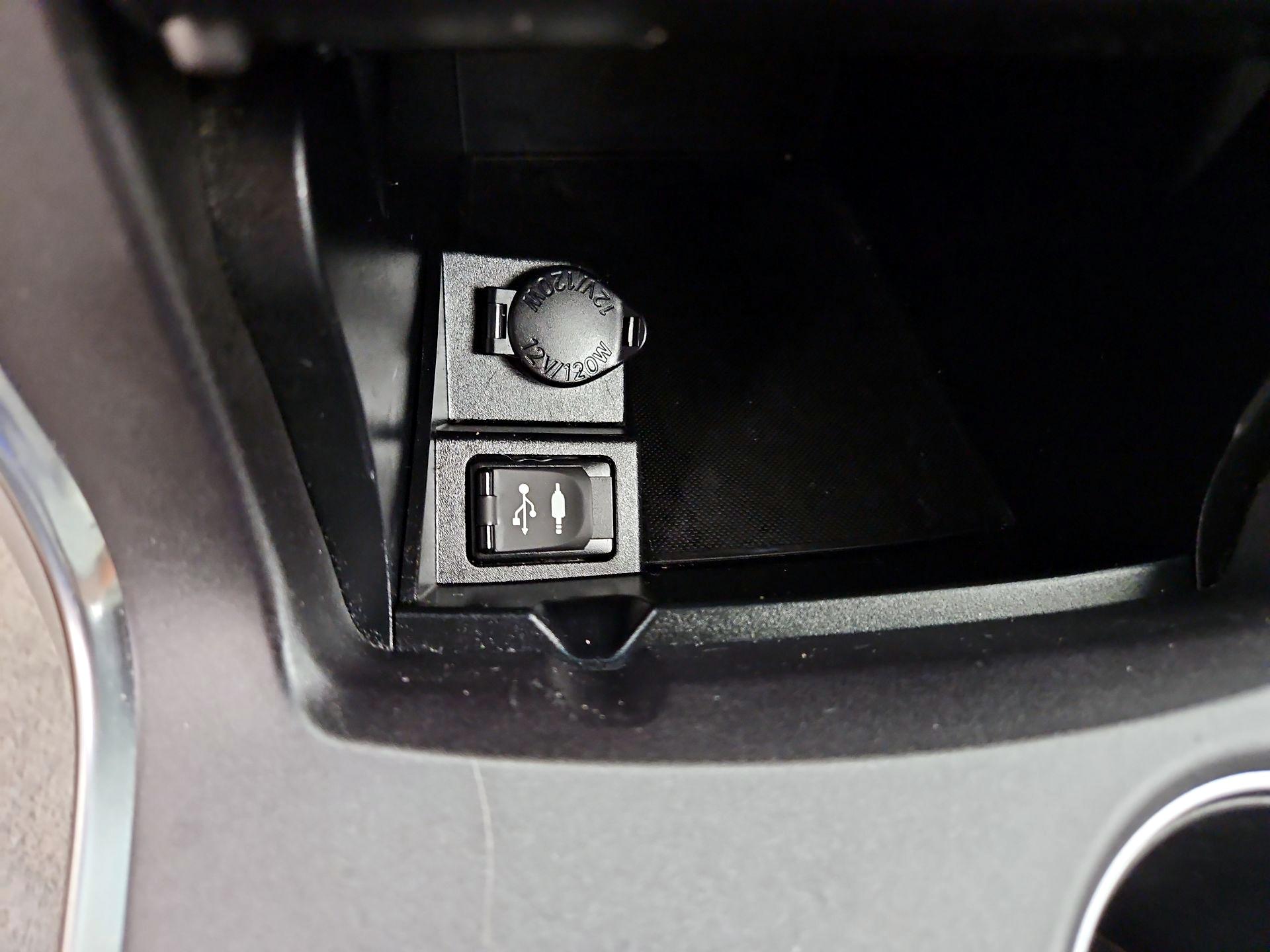 Thumbnail: 2016 Toyota Camry - 18