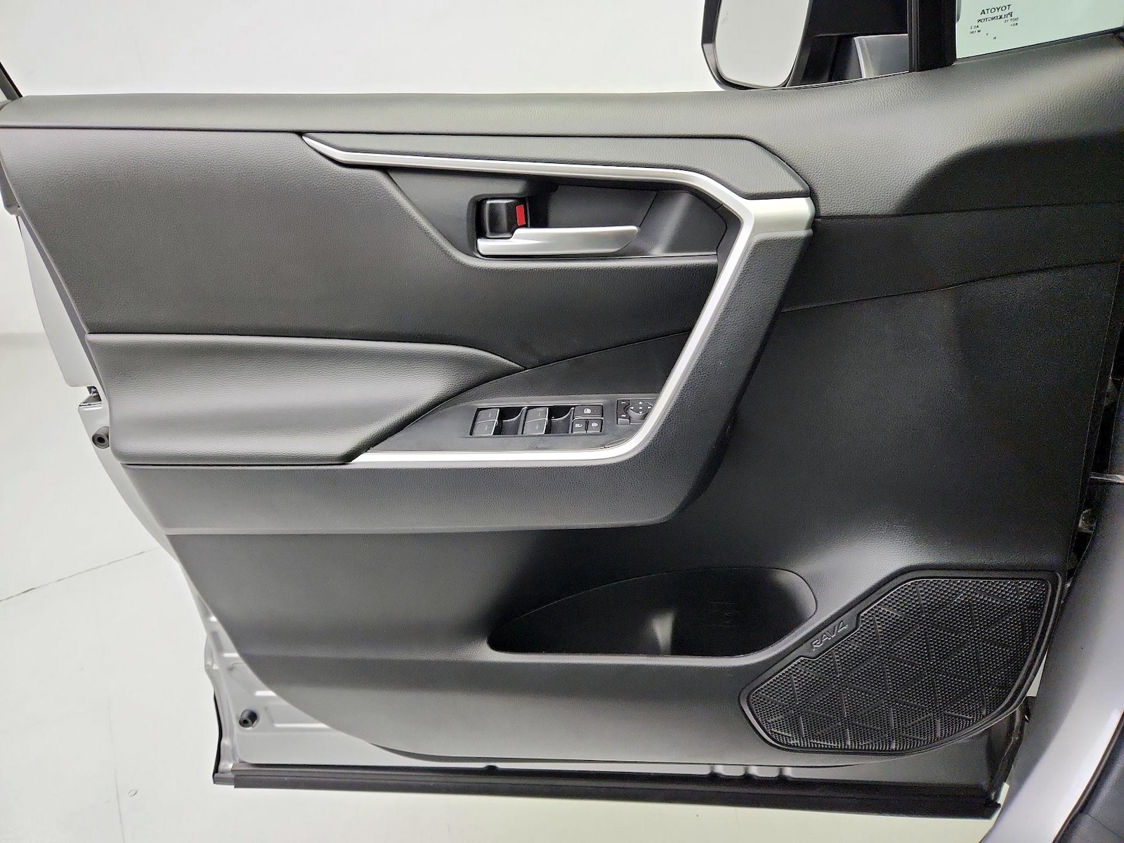 2024 Toyota RAV4 XLE - Photo 13