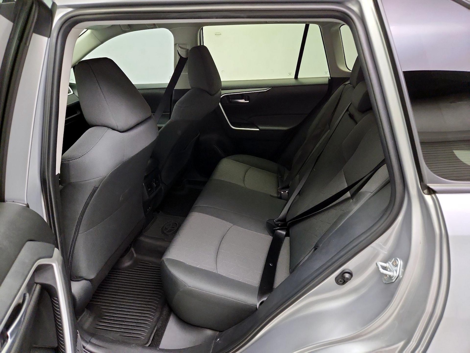 2024 Toyota RAV4 XLE - Photo 20