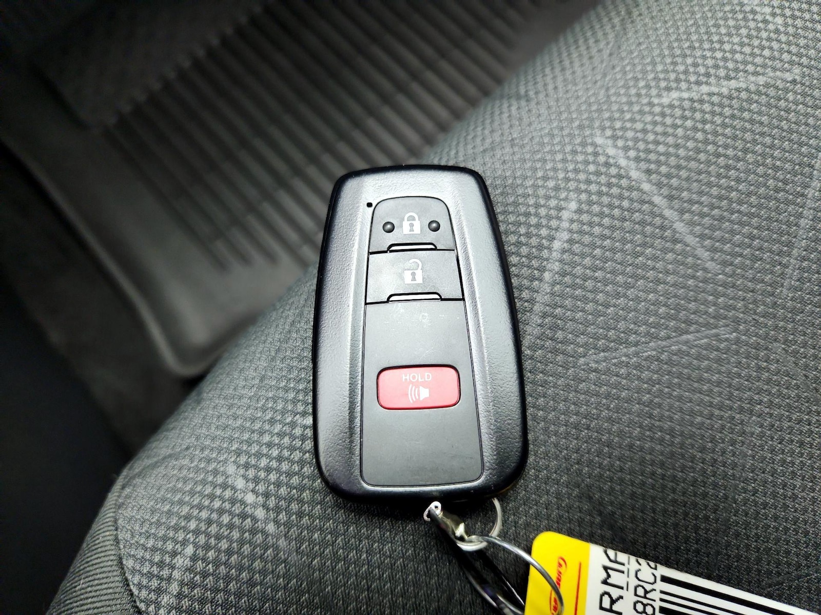 2024 Toyota RAV4 XLE - Photo 23