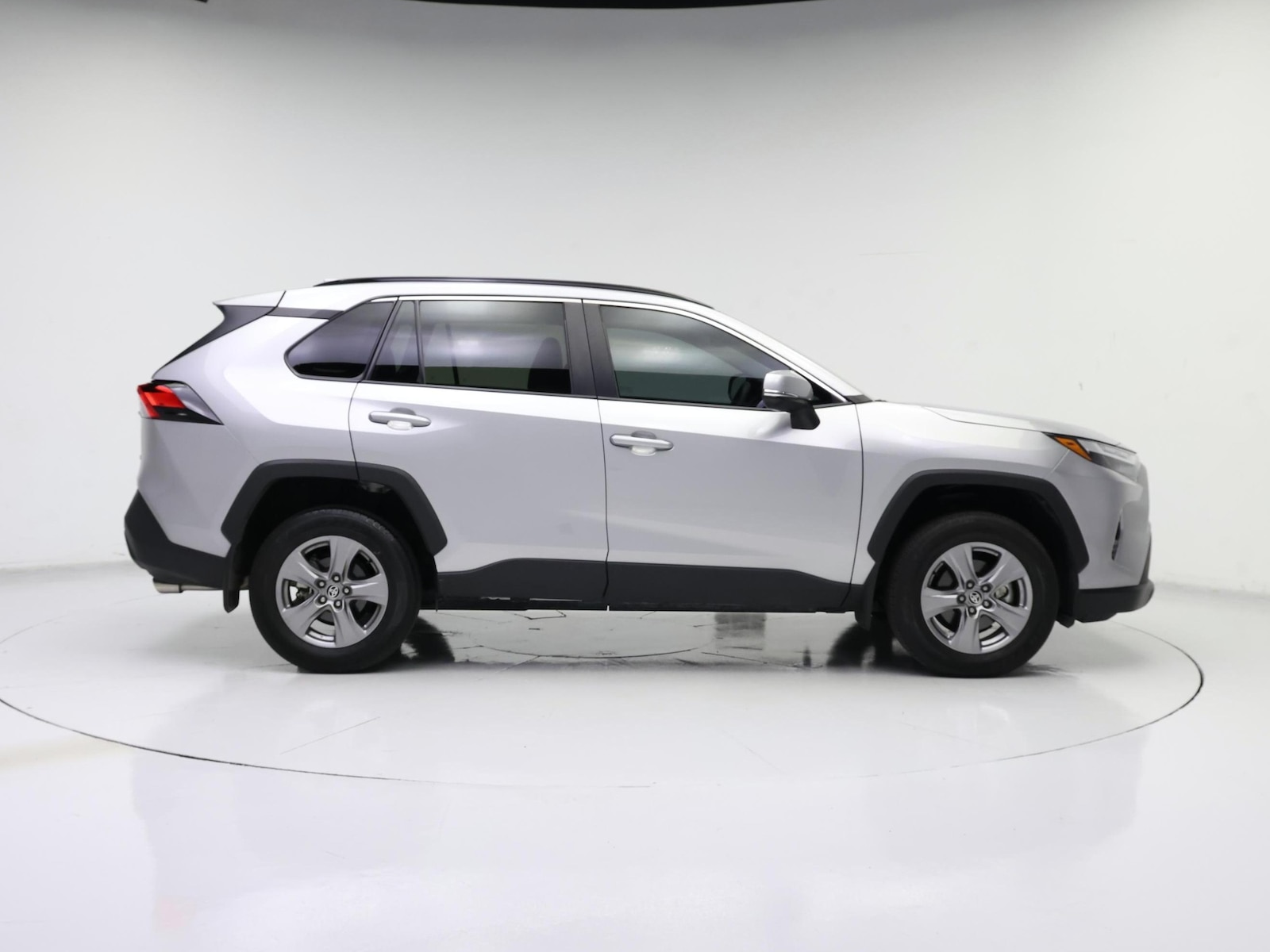 2024 Toyota RAV4 XLE - Photo 8