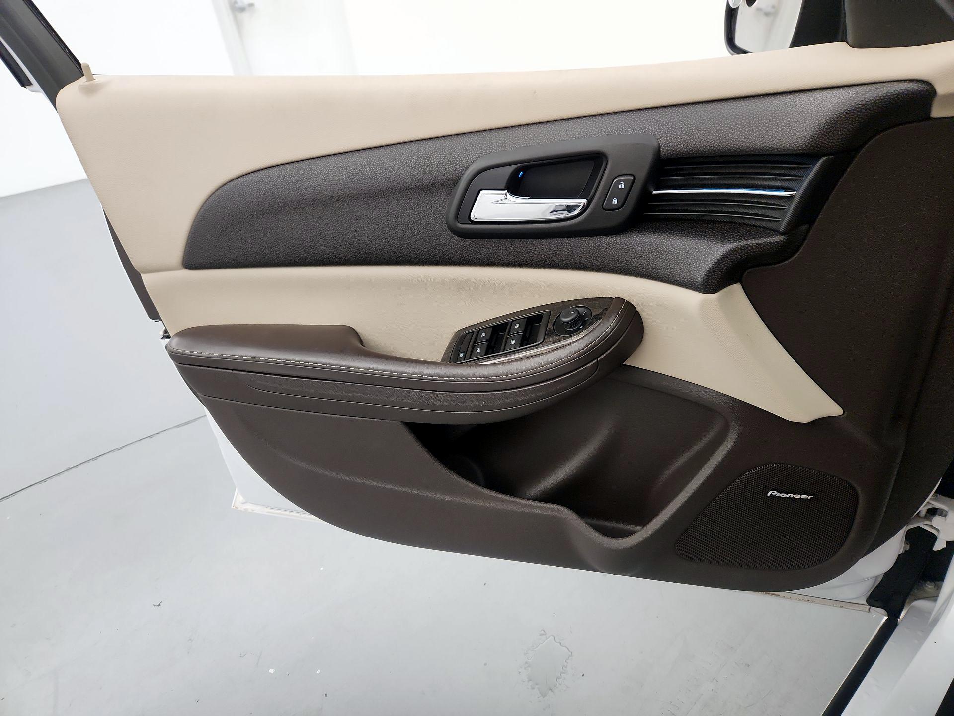 Thumbnail: 2015 Chevrolet Malibu - 12