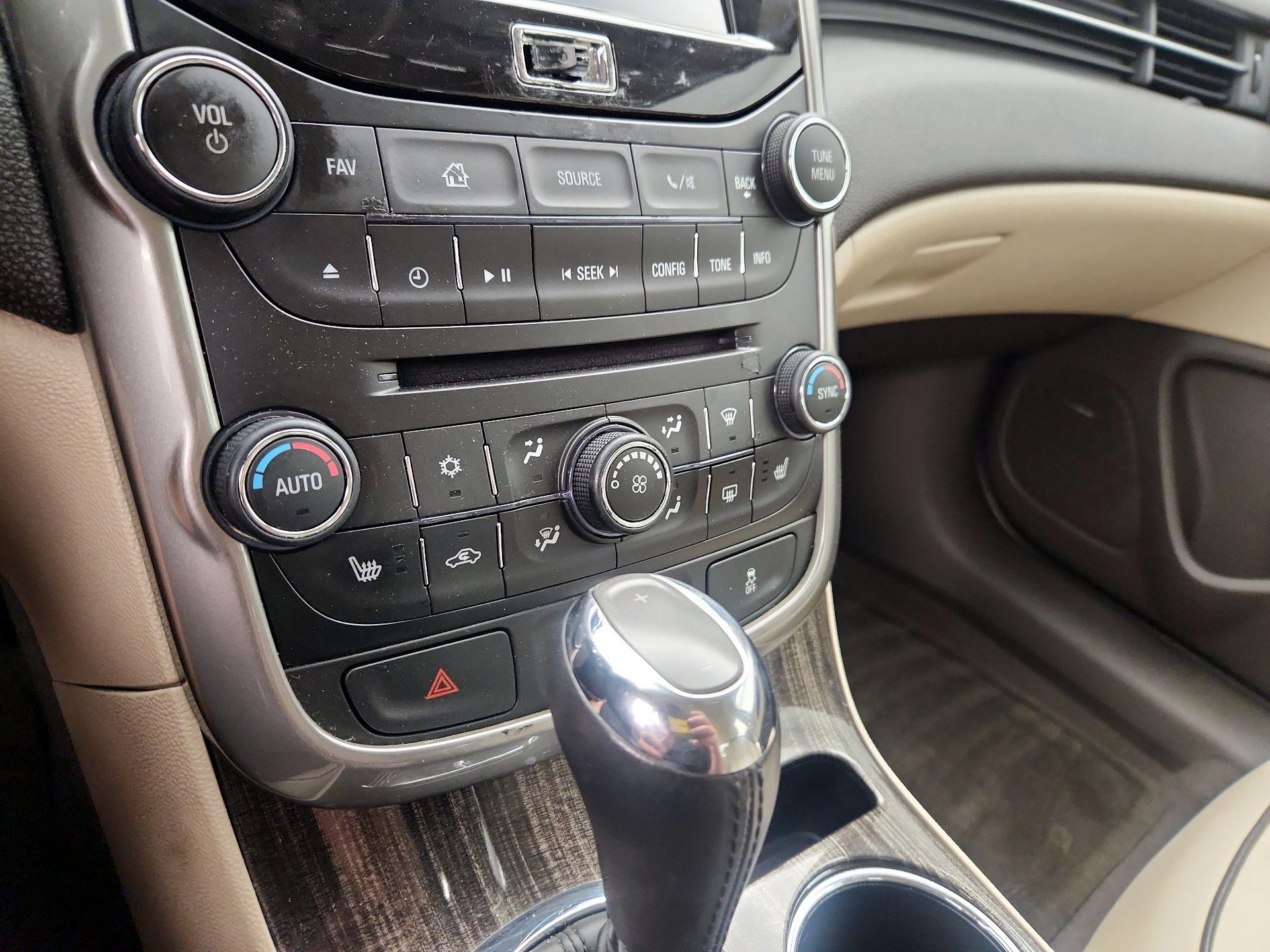 Thumbnail: 2015 Chevrolet Malibu - 16