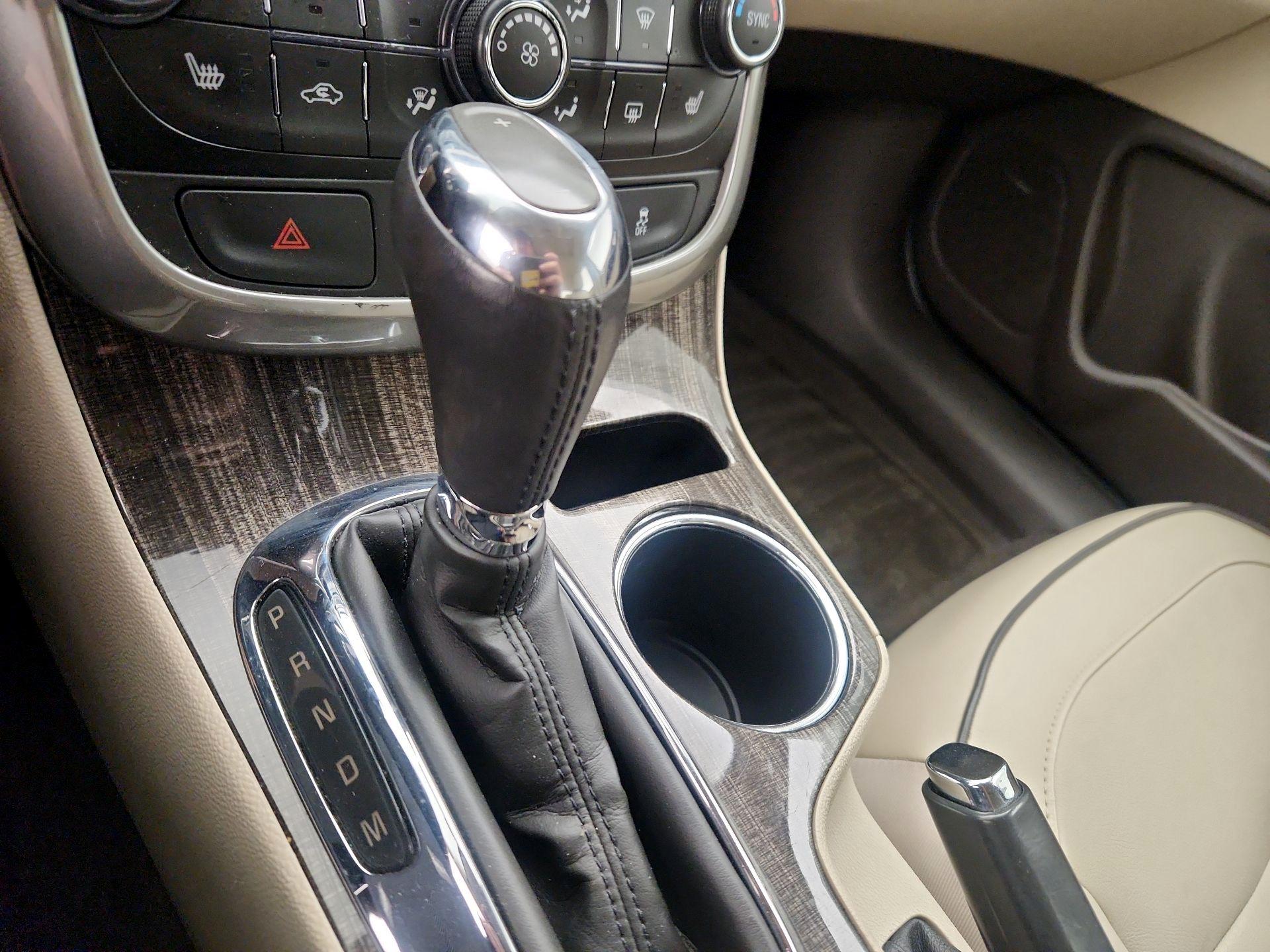 Thumbnail: 2015 Chevrolet Malibu - 17