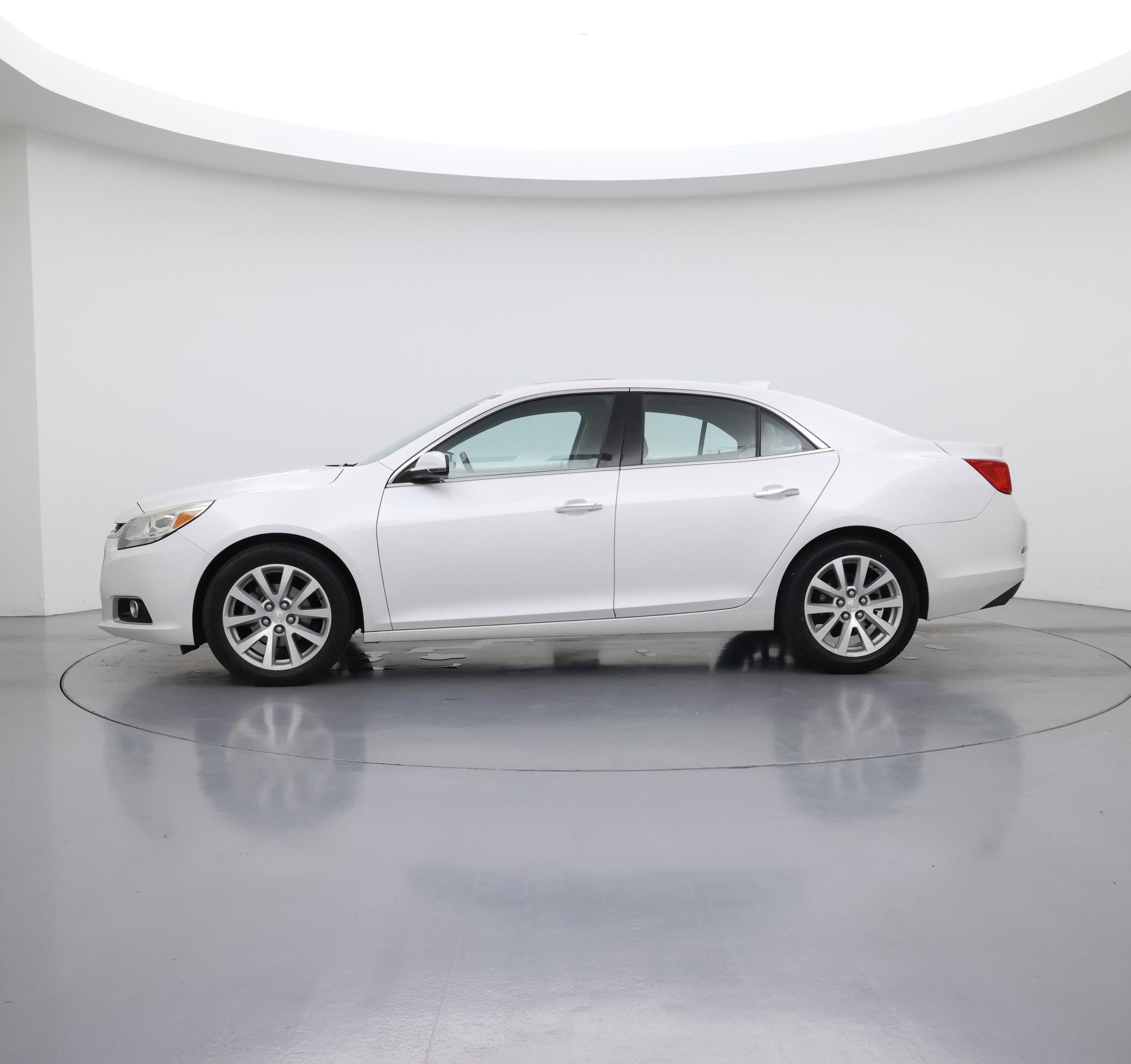 Thumbnail: 2015 Chevrolet Malibu - 3