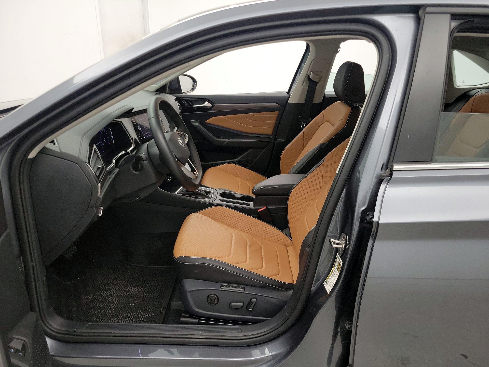 Thumbnail: 2024 Volkswagen Jetta - 11