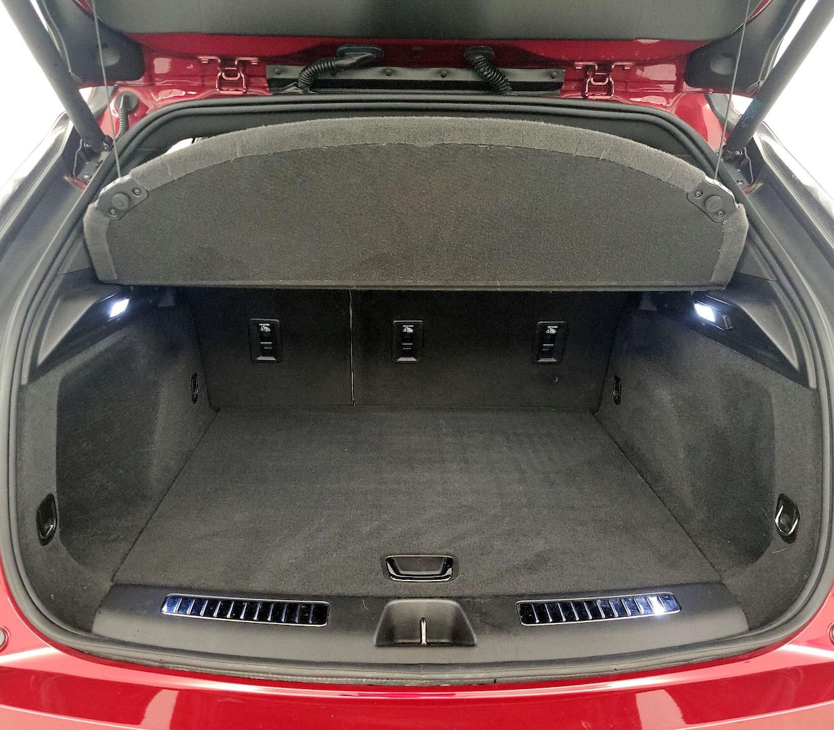 Trunk/Cargo (Seats Up)