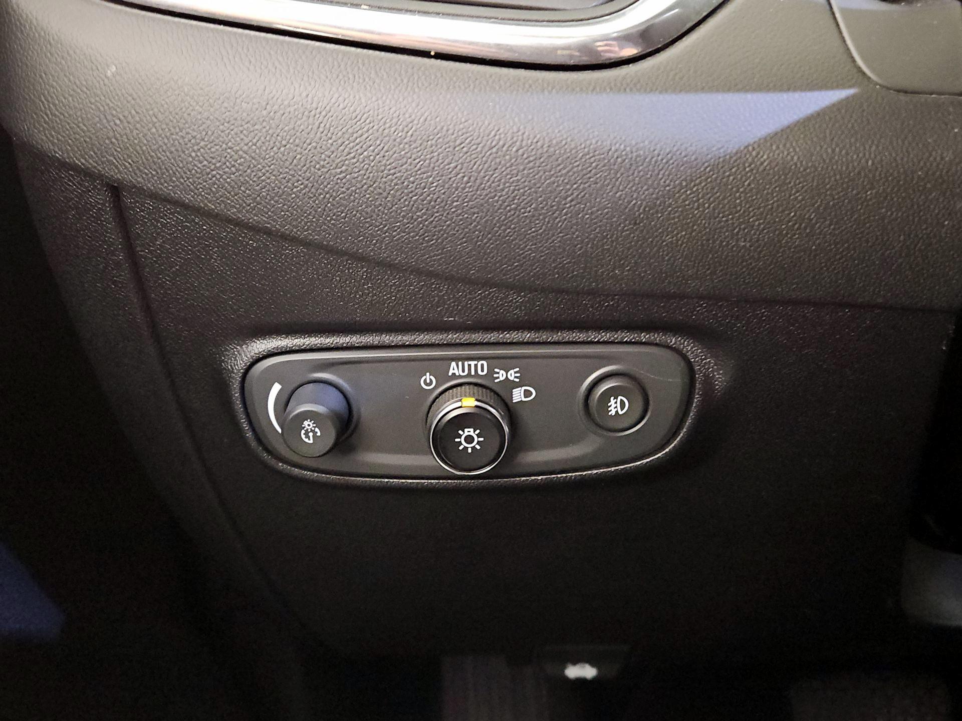 Thumbnail: 2019 Chevrolet Equinox - 11