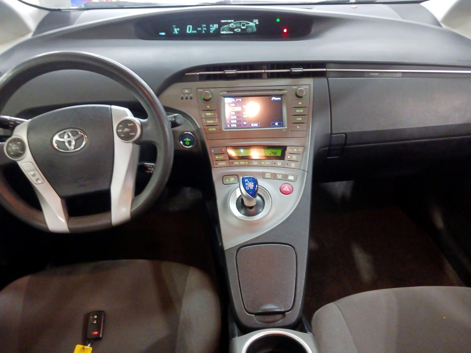 Thumbnail: 2014 Toyota Prius - 9