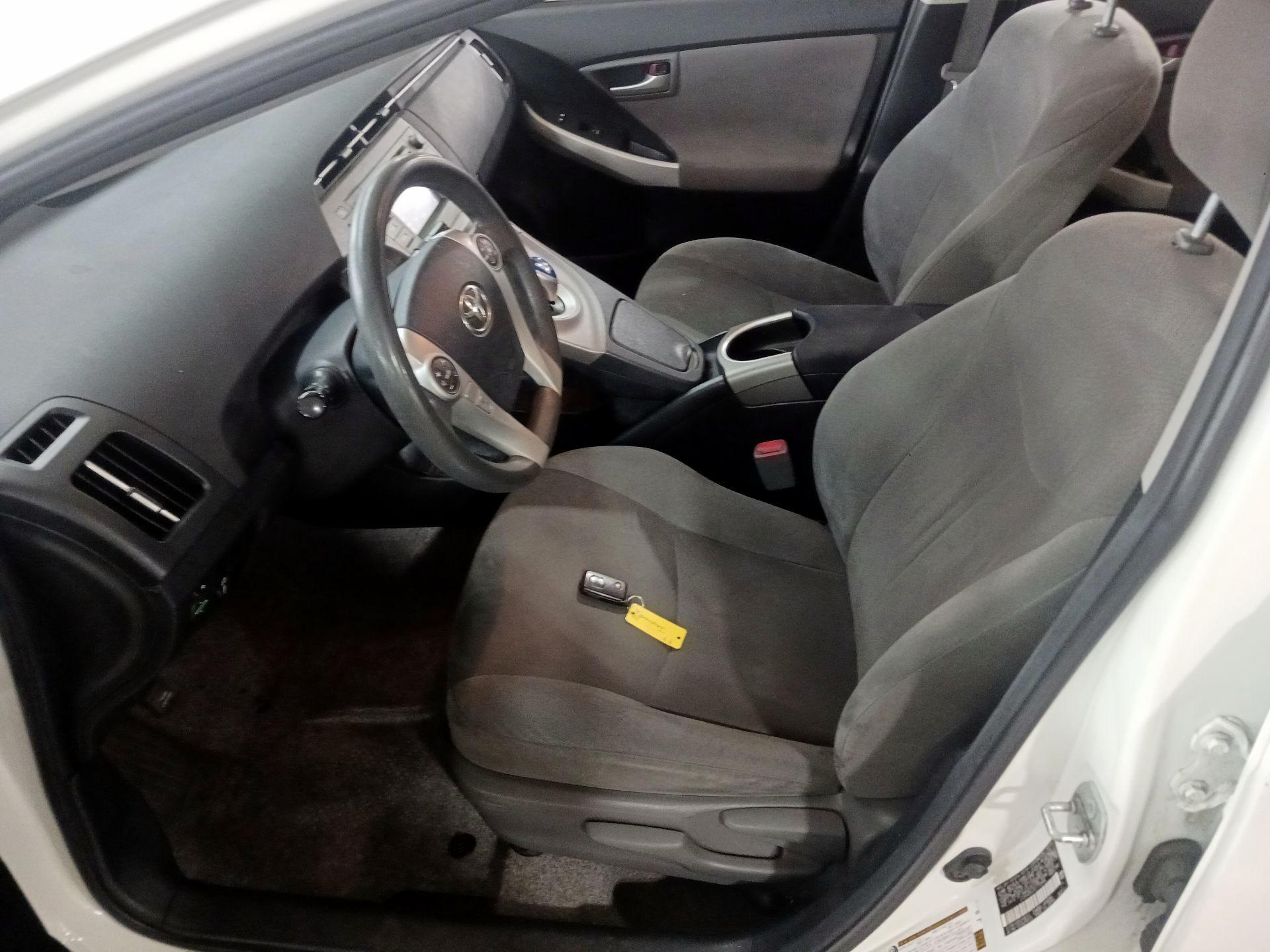 Thumbnail: 2014 Toyota Prius - 11