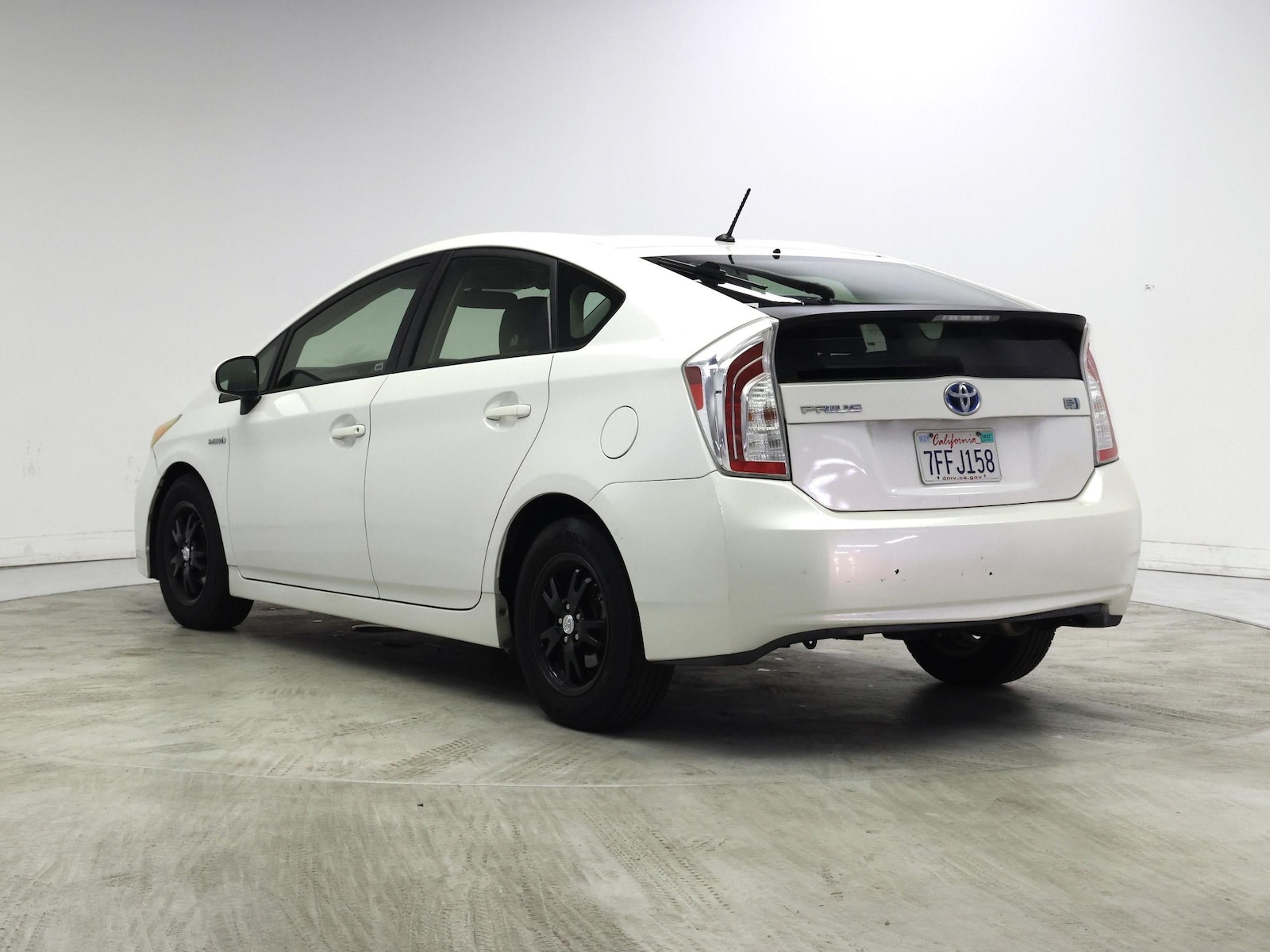2014 Toyota Prius Four - Photo 3