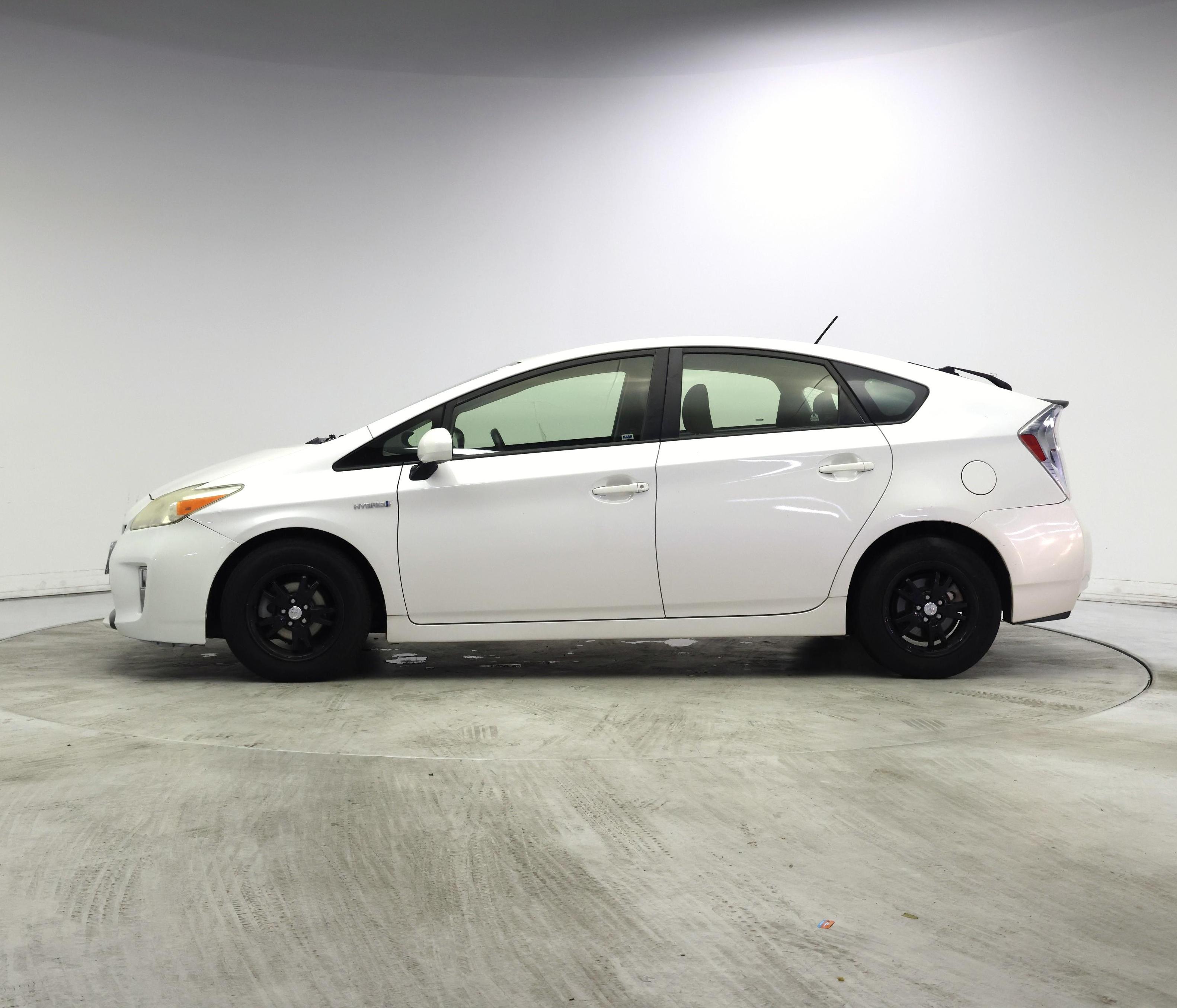 Thumbnail: 2014 Toyota Prius - 3