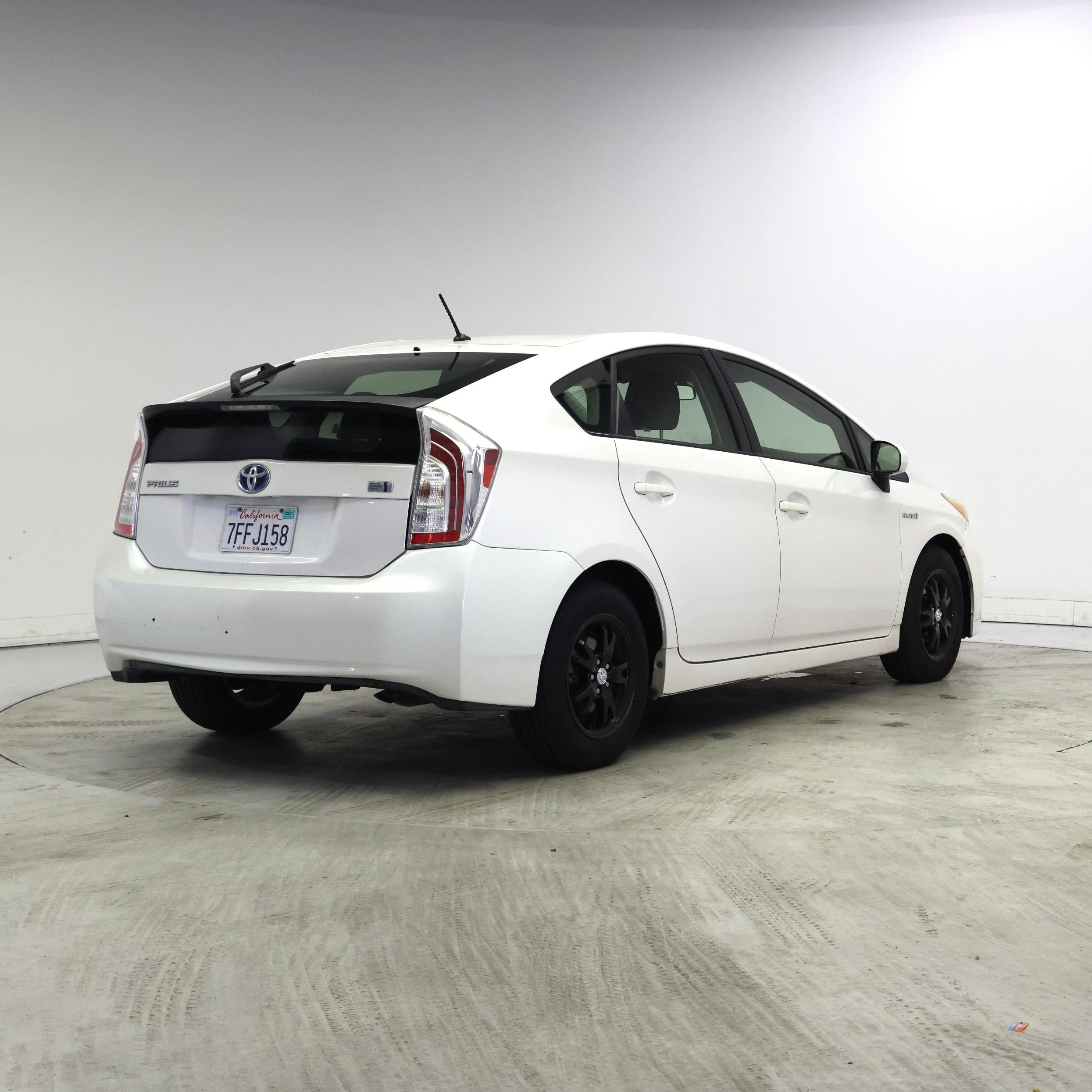 Thumbnail: 2014 Toyota Prius - 8