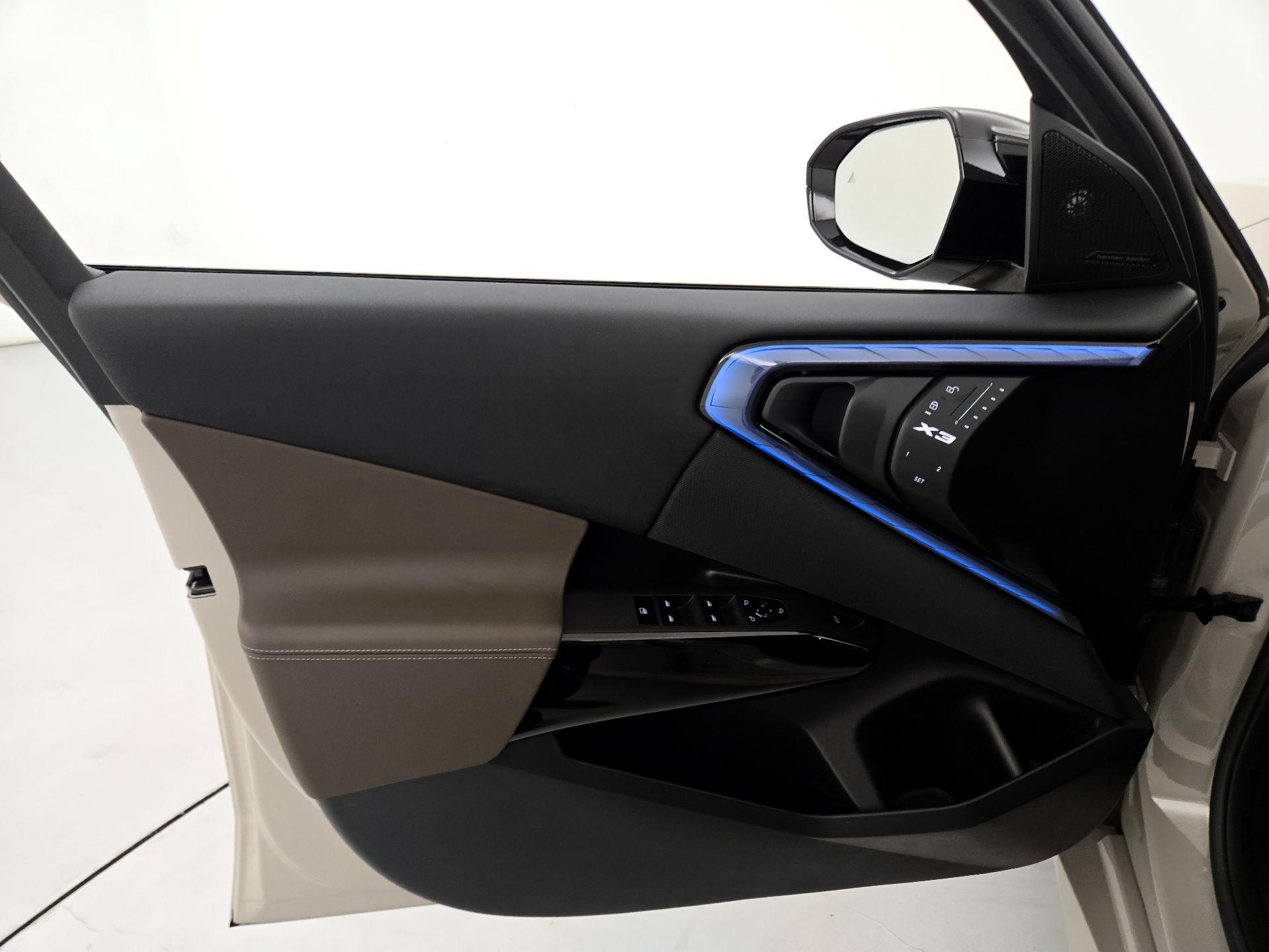 Thumbnail: 2025 BMW X3 - 12