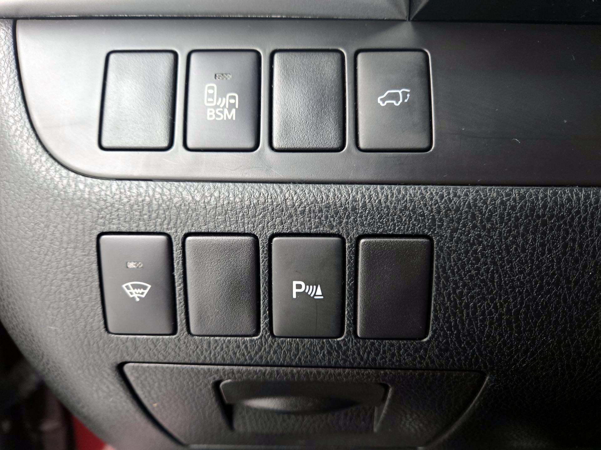 Thumbnail: 2016 Toyota Highlander - 13