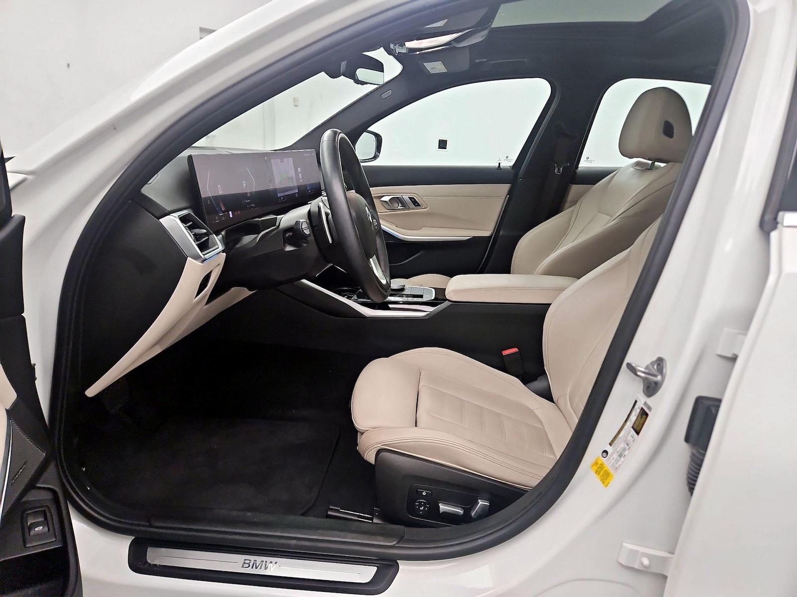 2023 BMW 3 Series 330i - Photo 12