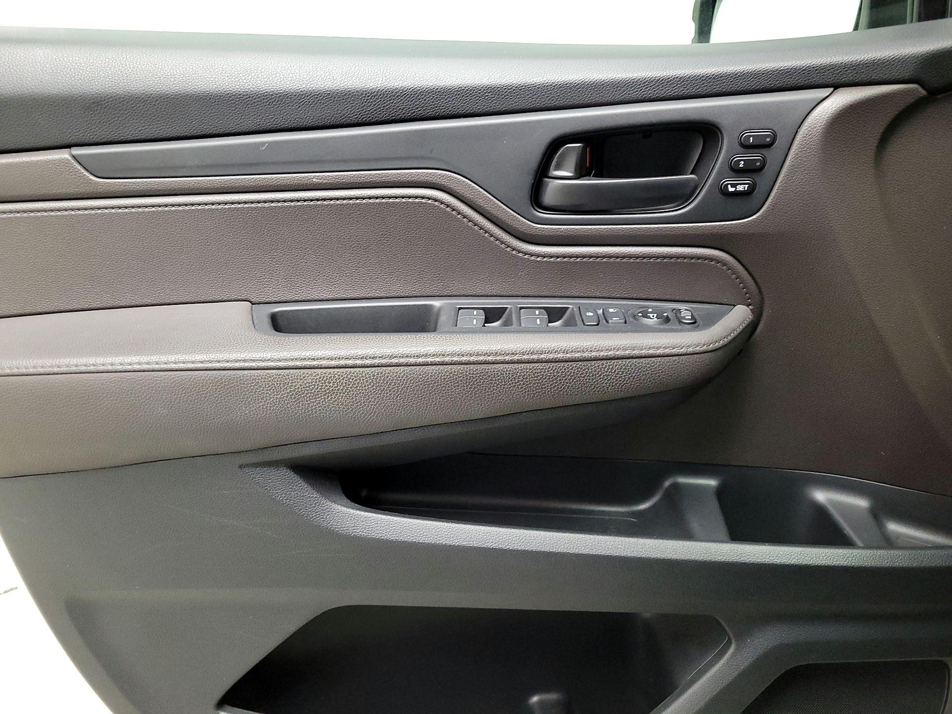 Thumbnail: 2019 Honda Odyssey - 12