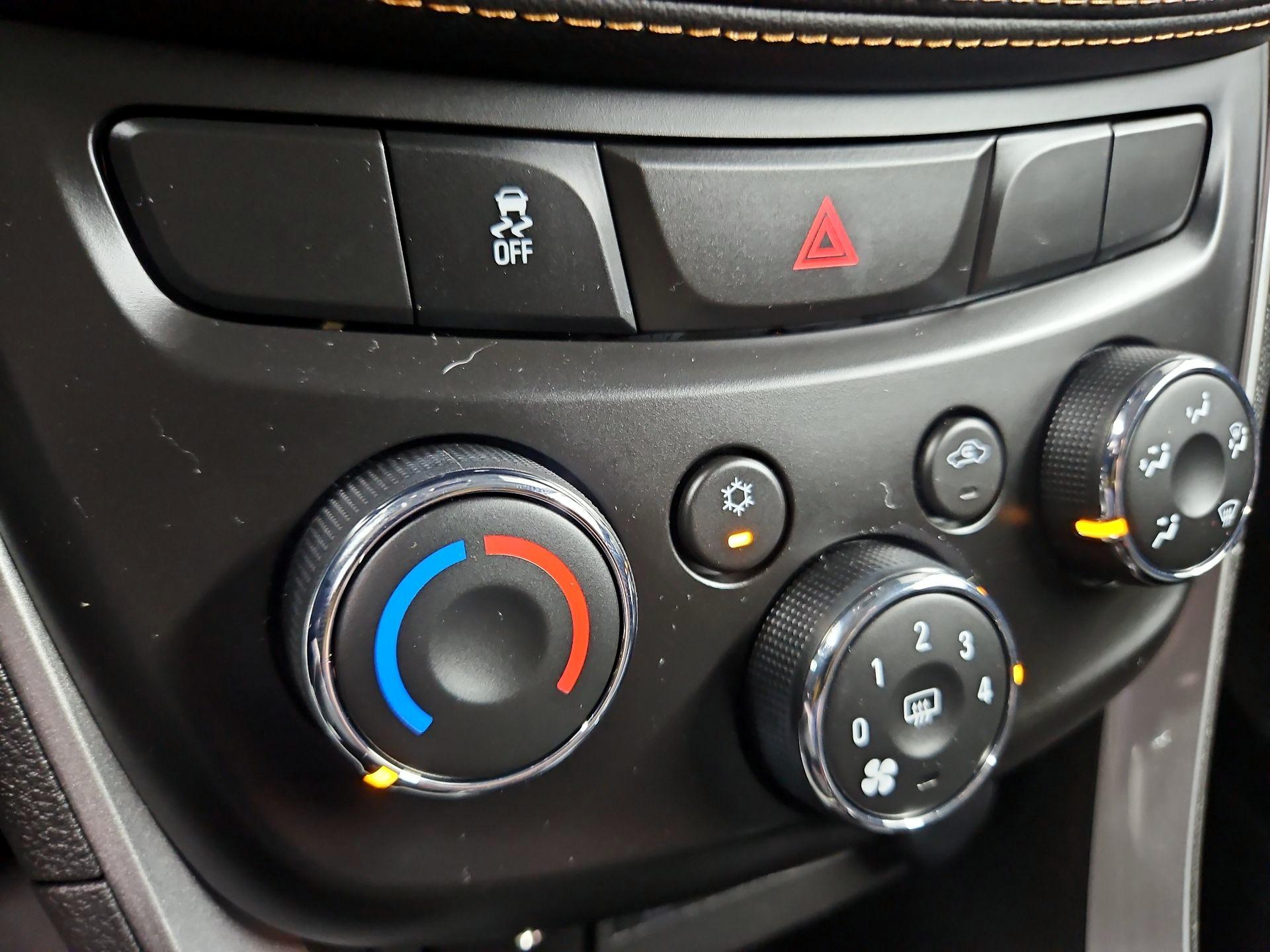 Thumbnail: 2020 Chevrolet Trax - 16