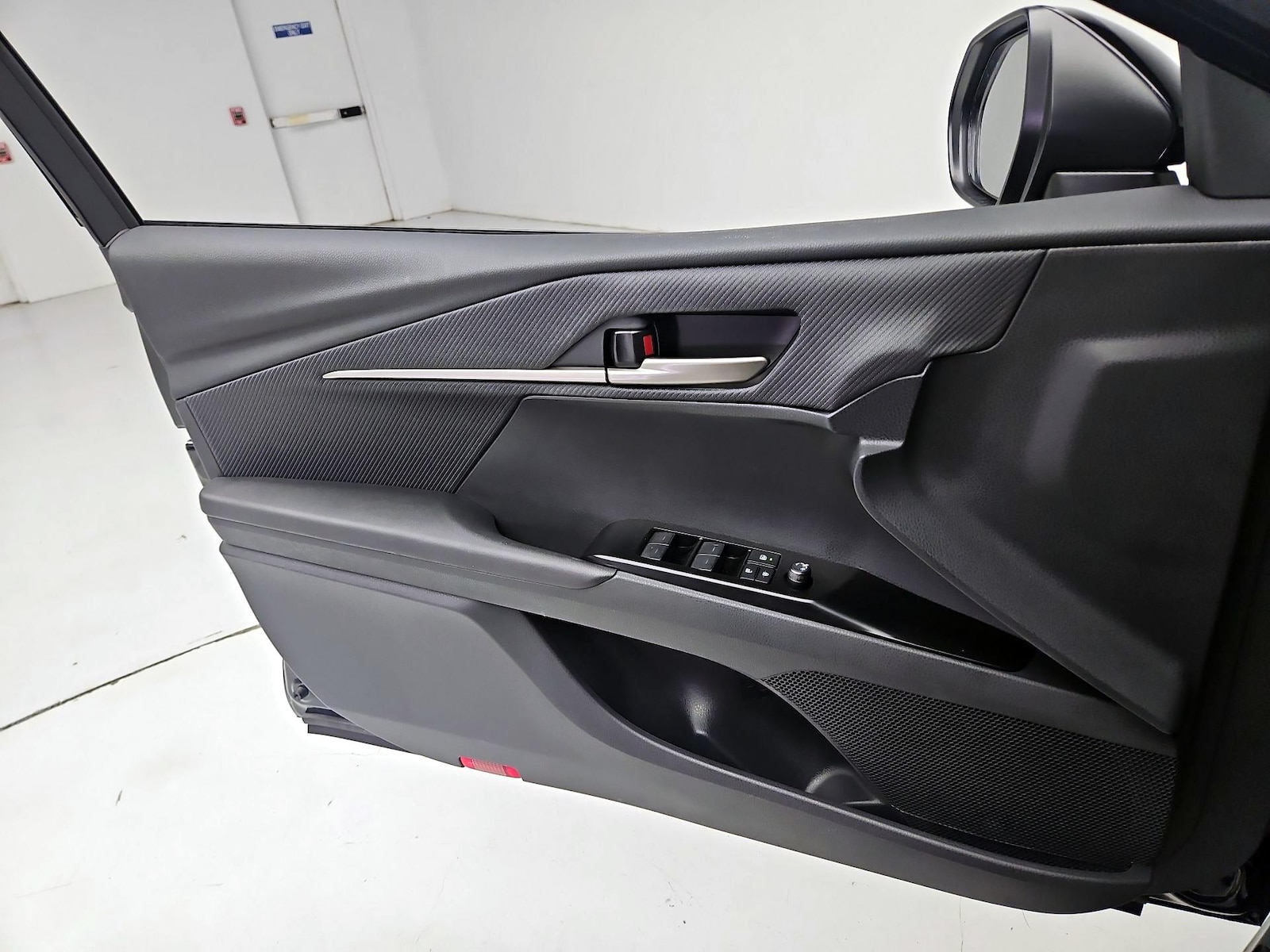 2026 Toyota Camry SE - Photo 13