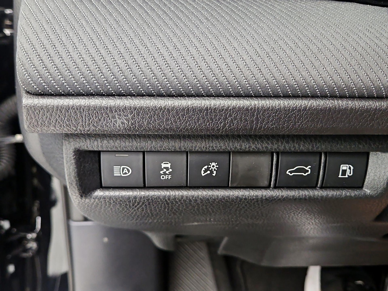 2026 Toyota Camry SE - Photo 14