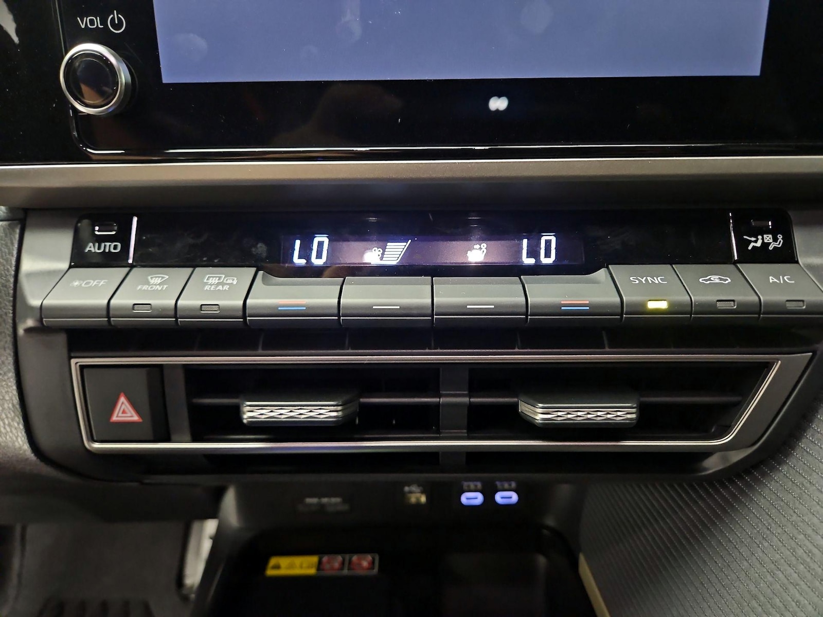 2026 Toyota Camry SE - Photo 17