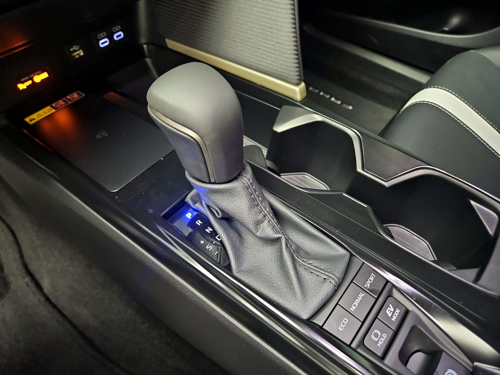 2026 Toyota Camry SE - Photo 18