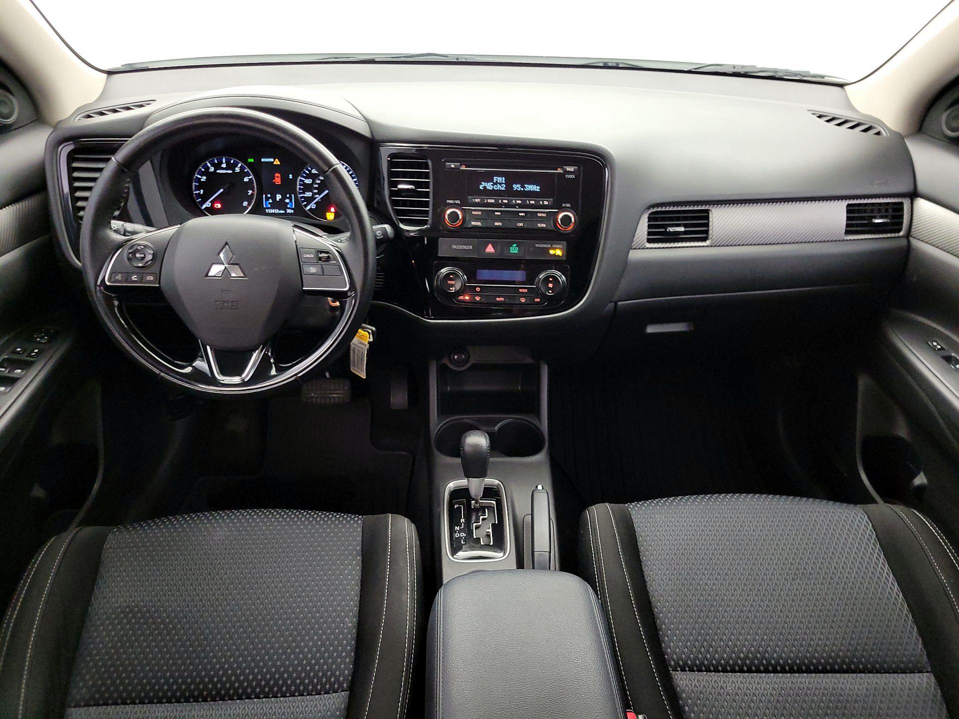 Thumbnail: 2016 Mitsubishi Outlander - 9