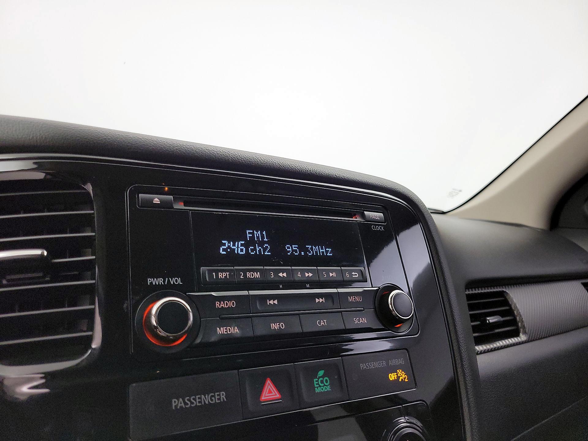 Thumbnail: 2016 Mitsubishi Outlander - 14