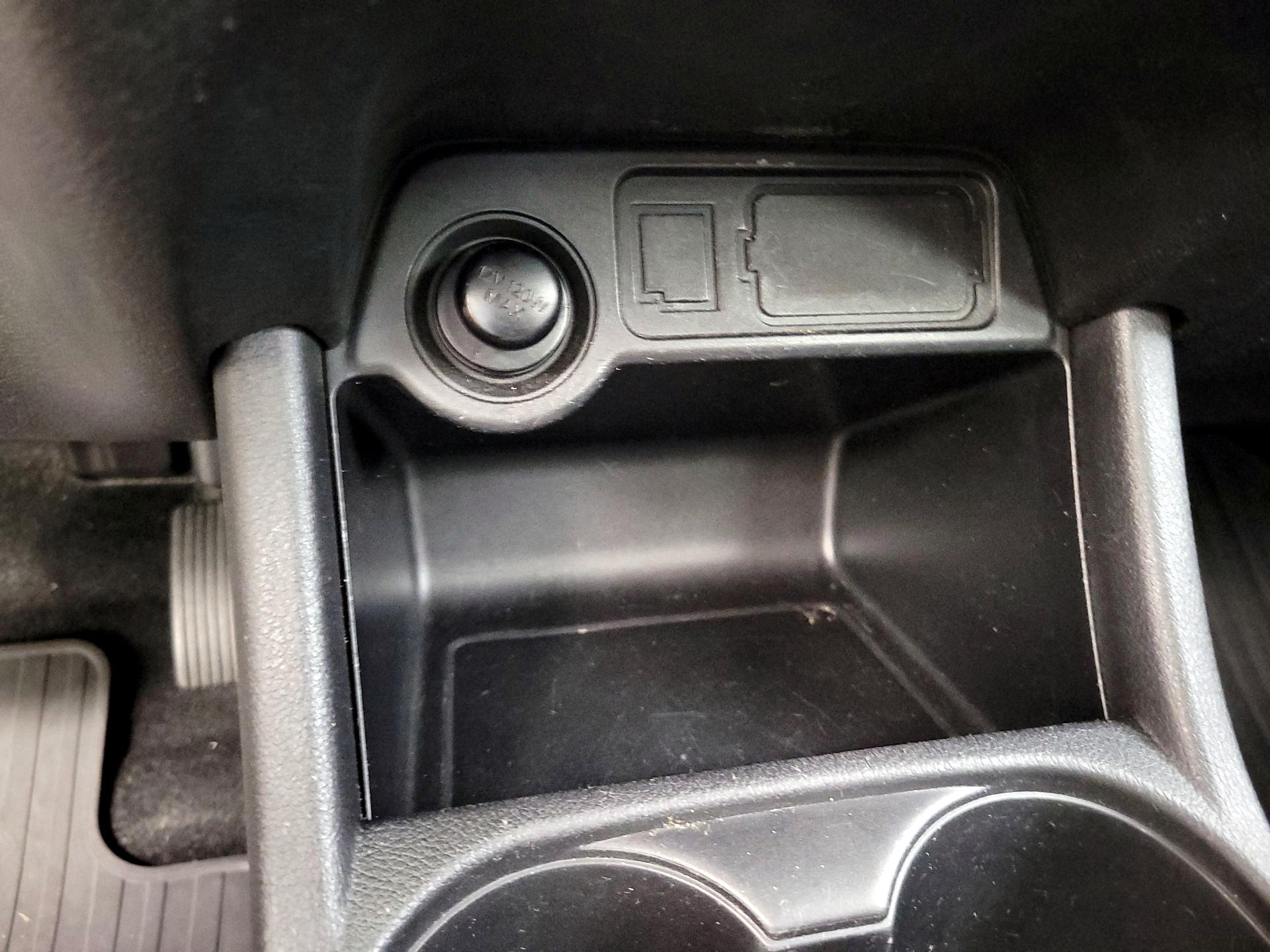 Thumbnail: 2016 Mitsubishi Outlander - 17