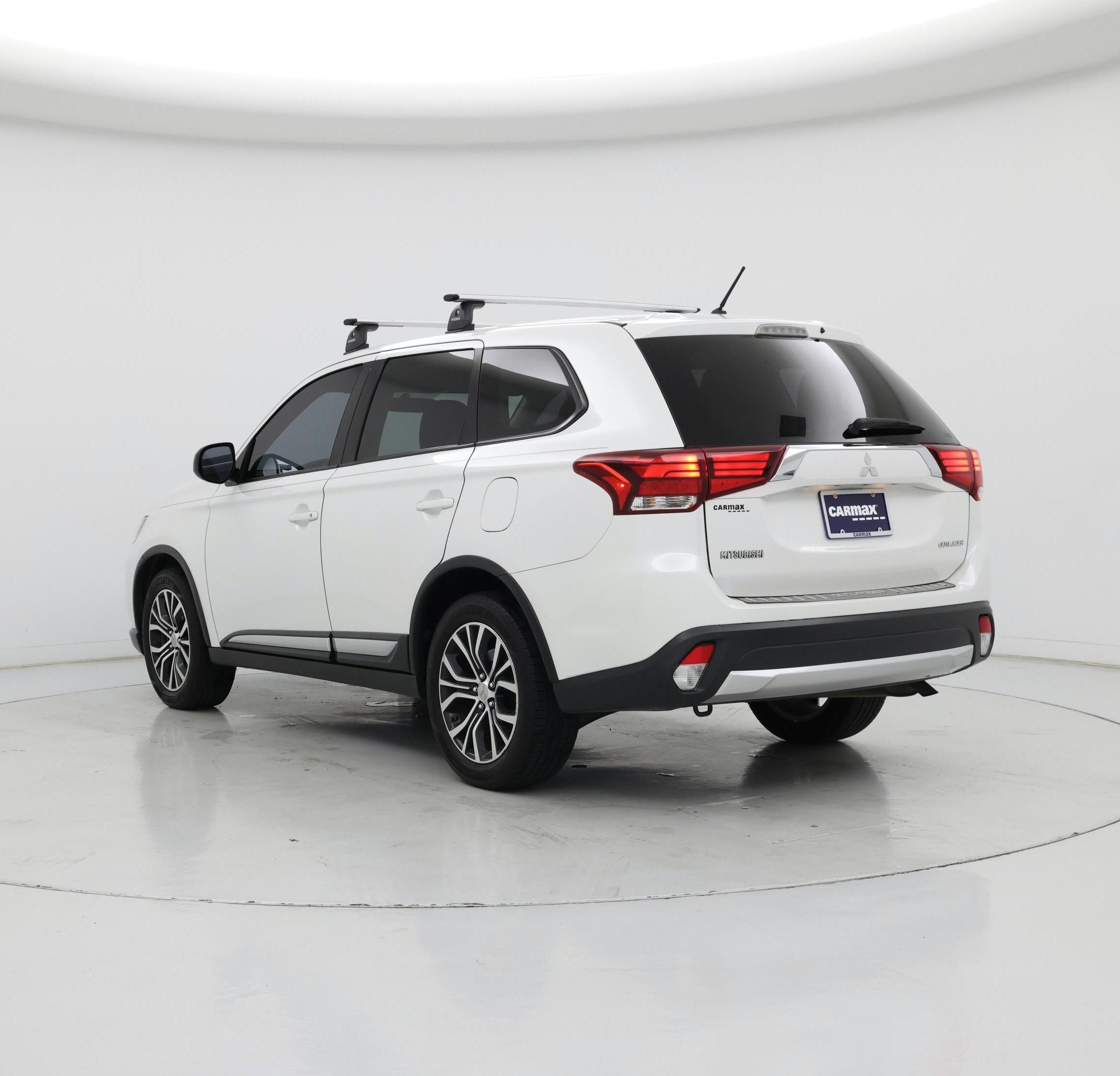 Thumbnail: 2016 Mitsubishi Outlander - 2
