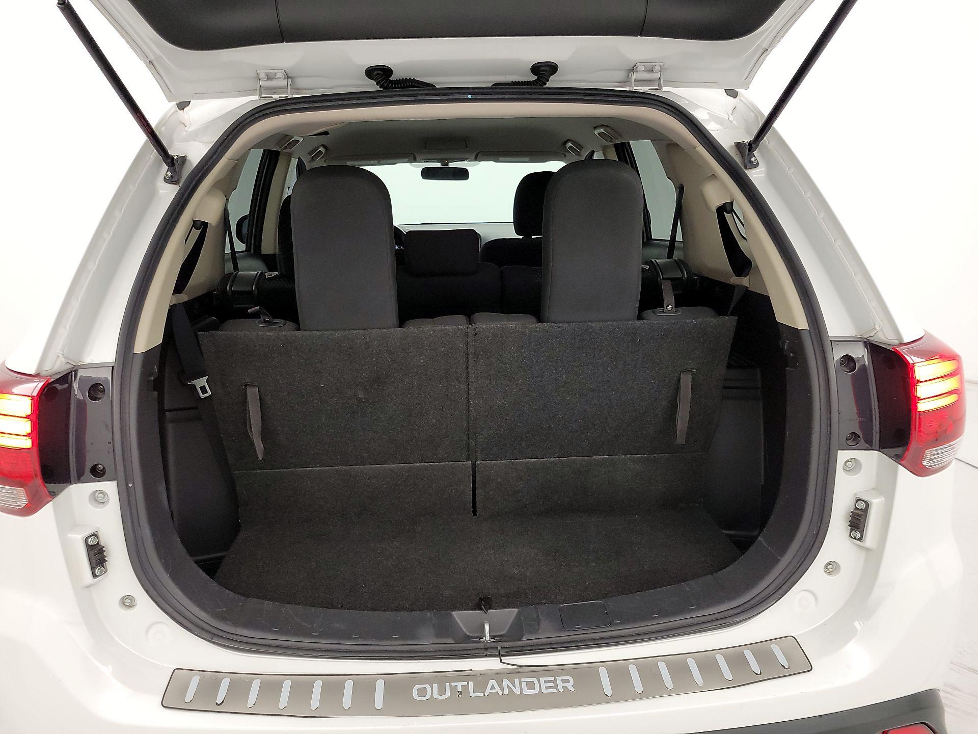 Thumbnail: 2016 Mitsubishi Outlander - 20