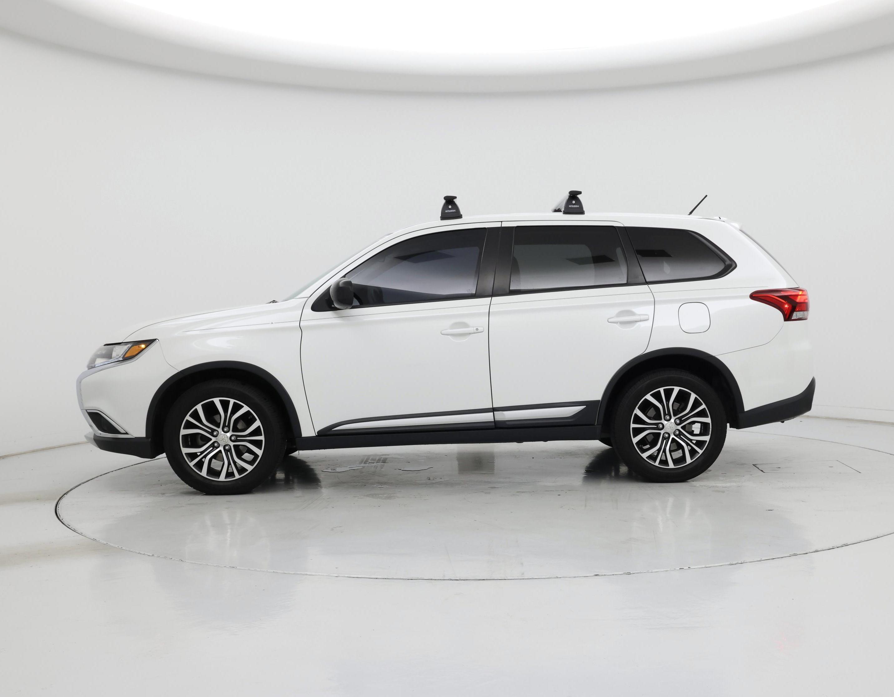 Thumbnail: 2016 Mitsubishi Outlander - 3