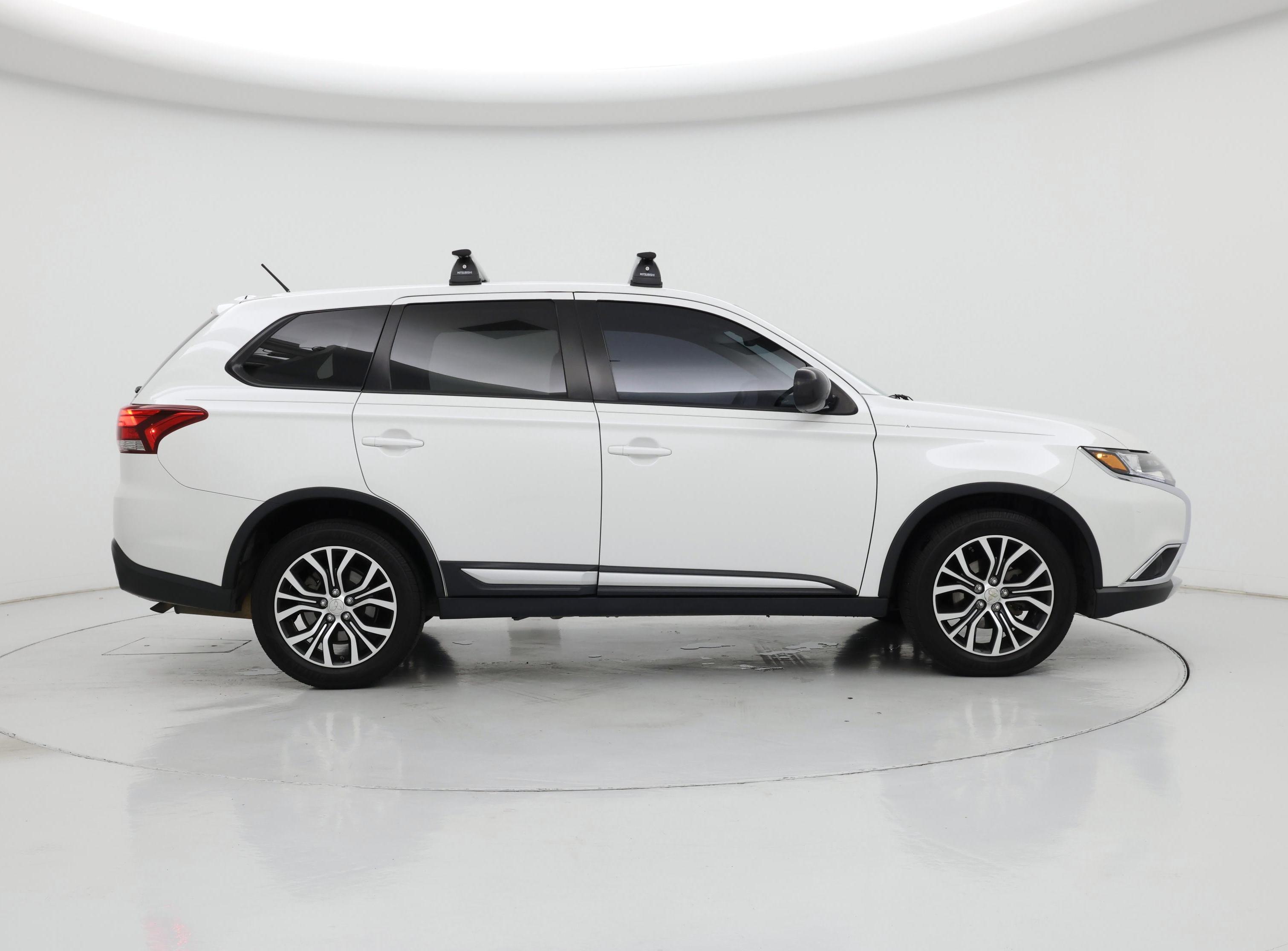 Thumbnail: 2016 Mitsubishi Outlander - 7