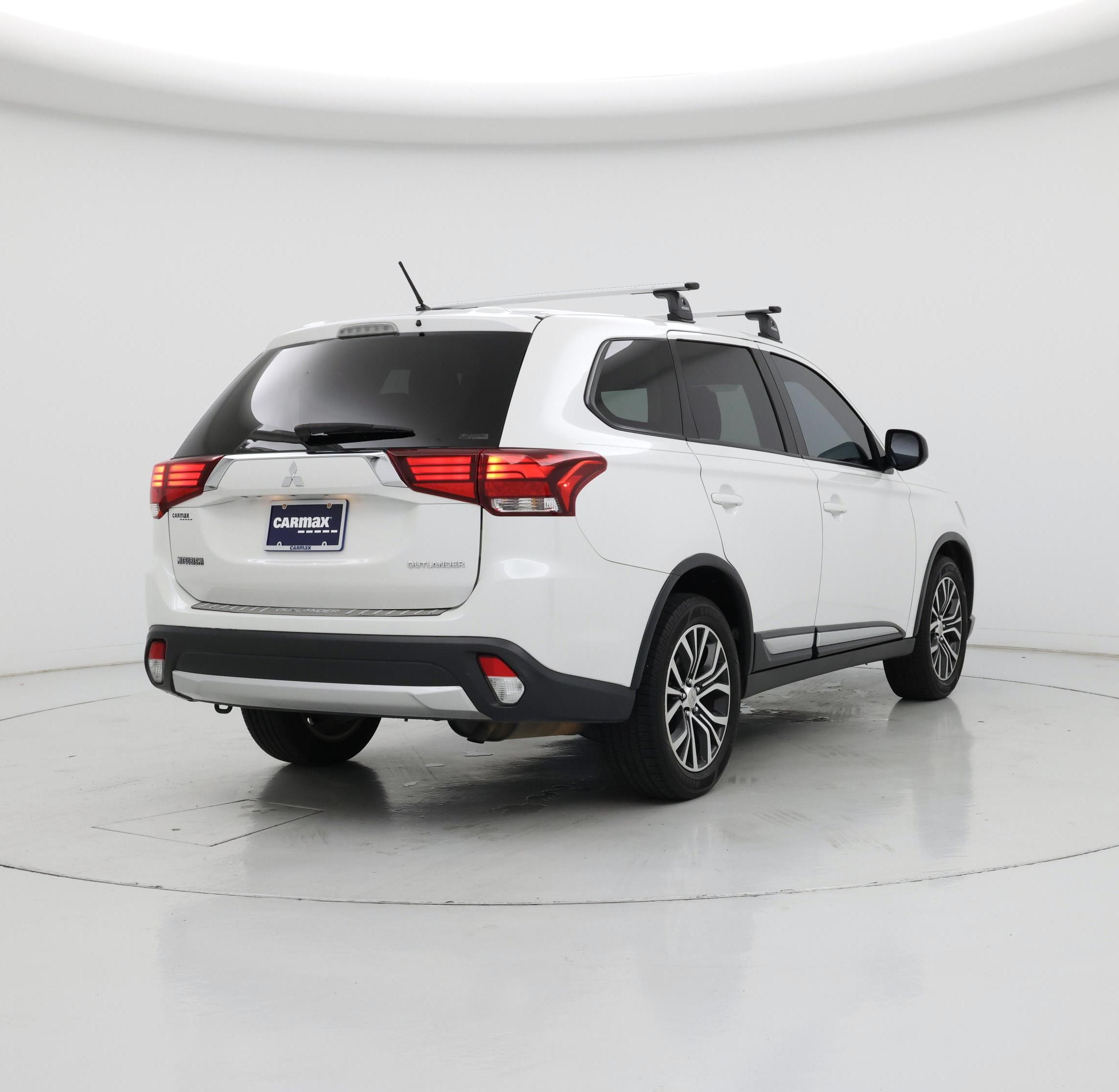 Thumbnail: 2016 Mitsubishi Outlander - 8