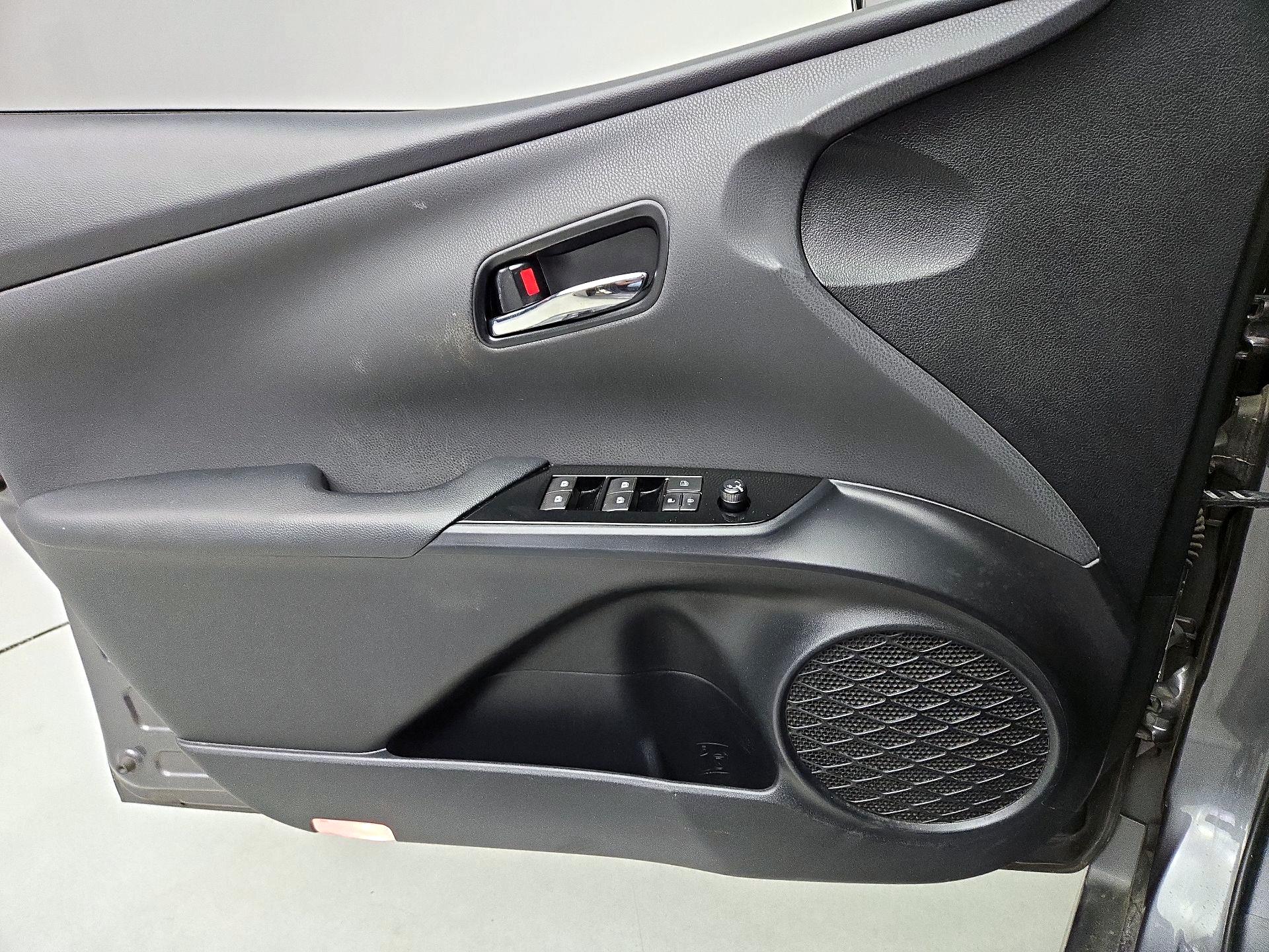 Thumbnail: 2016 Toyota Prius - 12