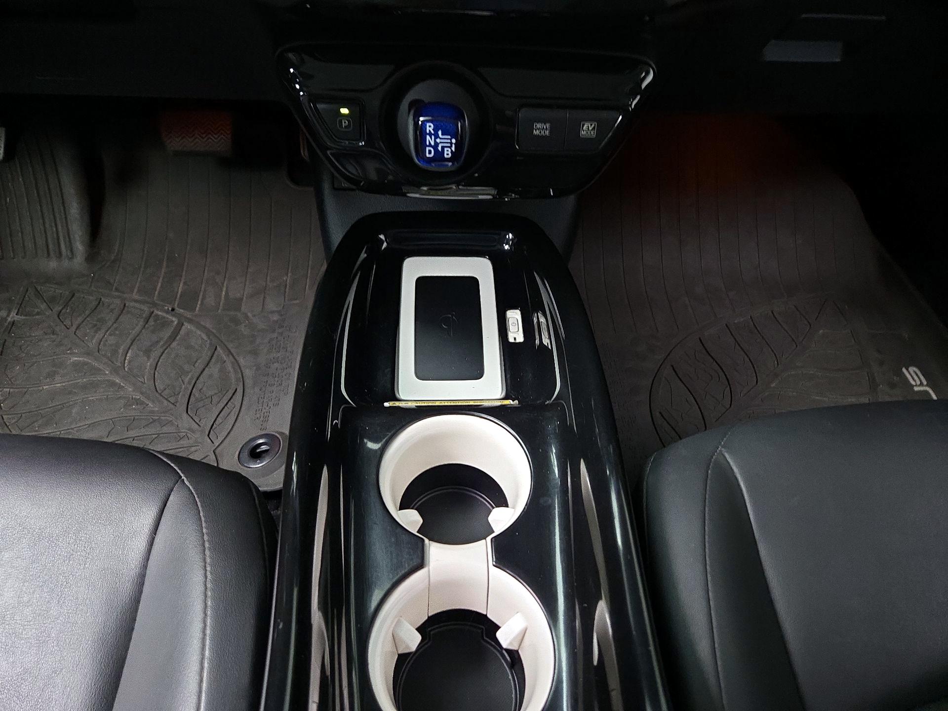 Thumbnail: 2016 Toyota Prius - 17