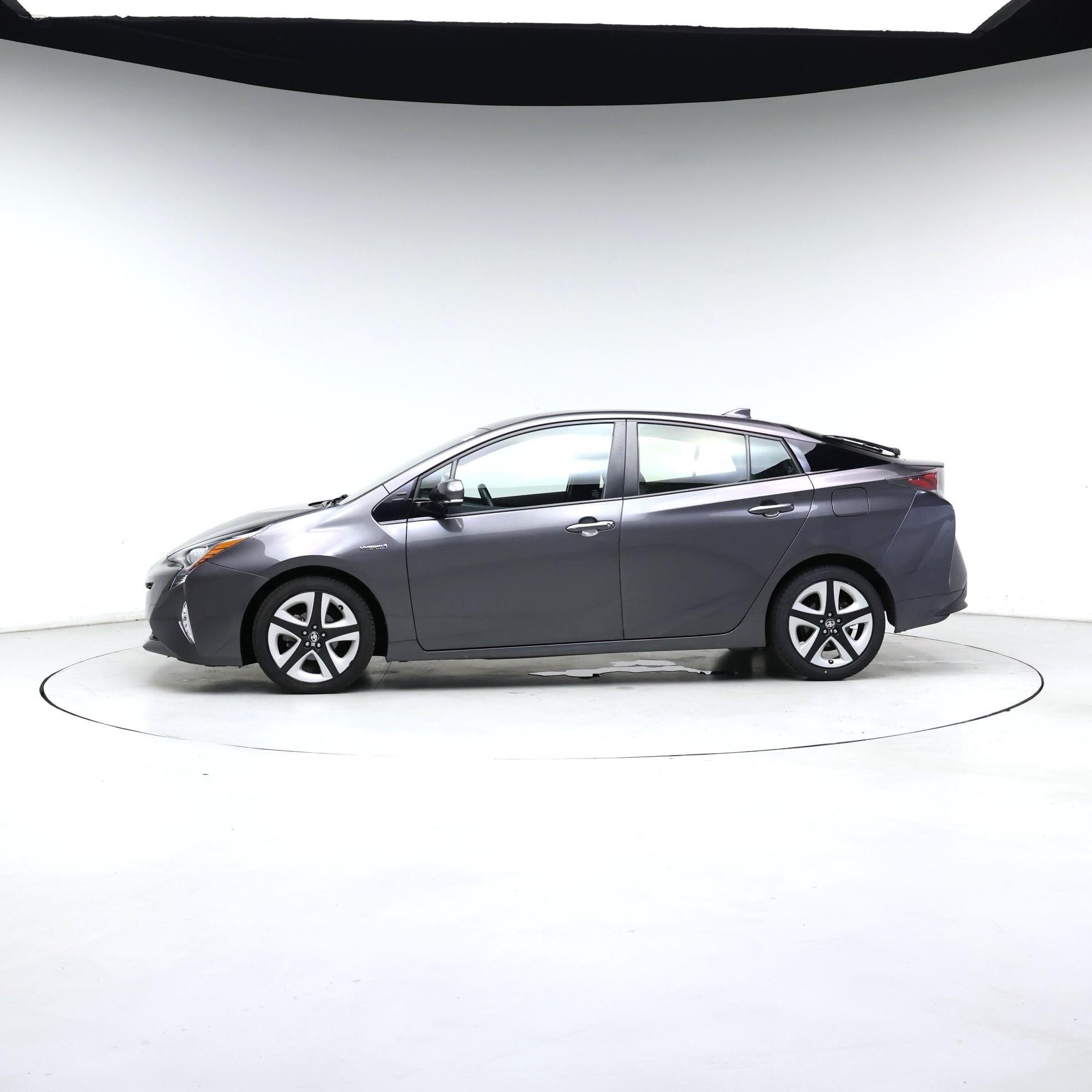 Thumbnail: 2016 Toyota Prius - 3