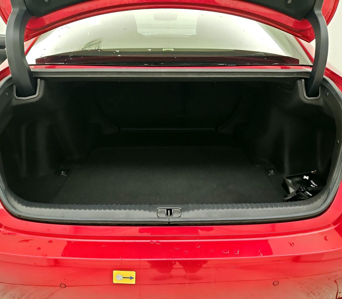 Trunk/Cargo (Seats Up)