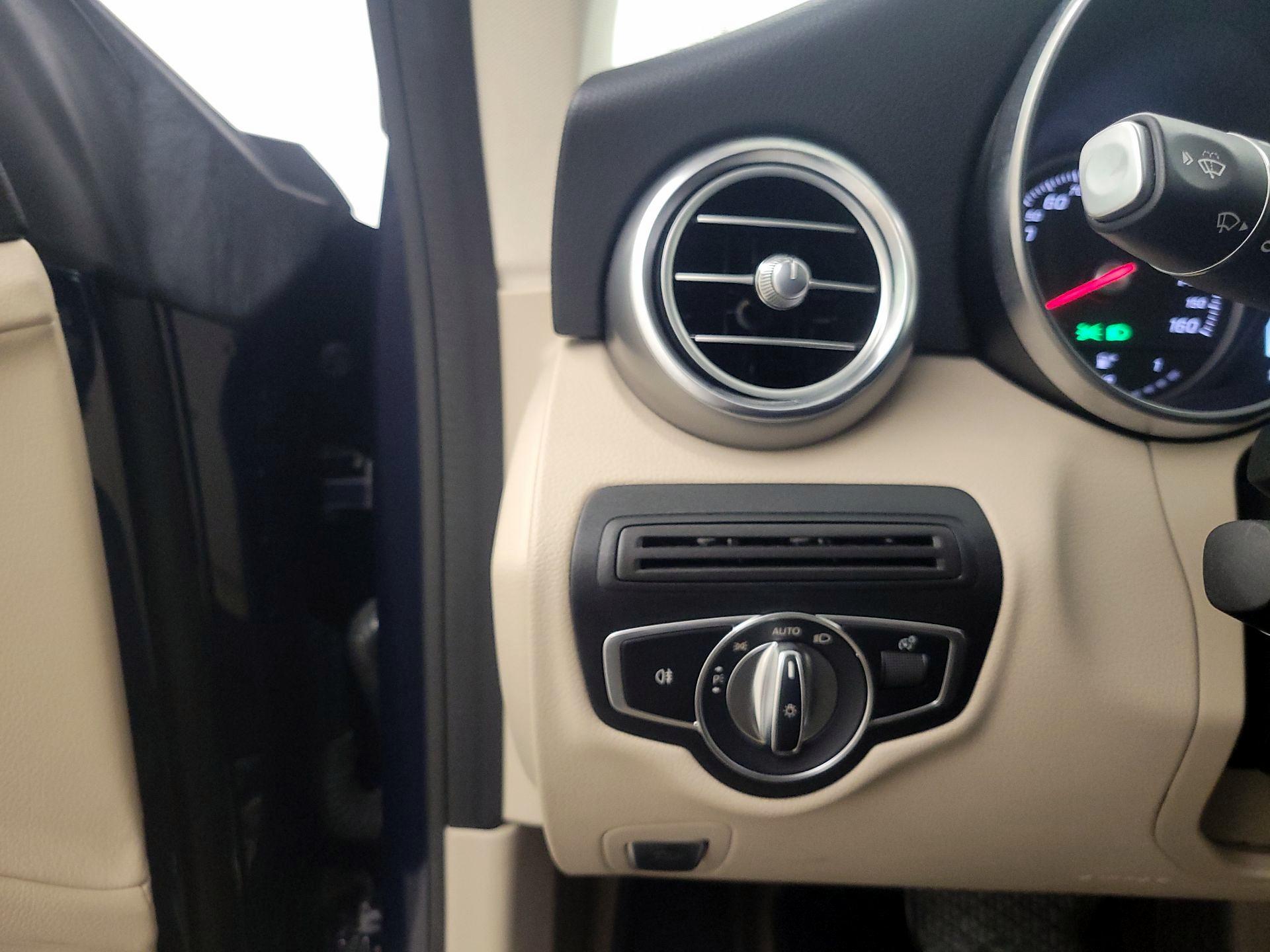 Thumbnail: 2018 Mercedes-Benz C-Class - 13