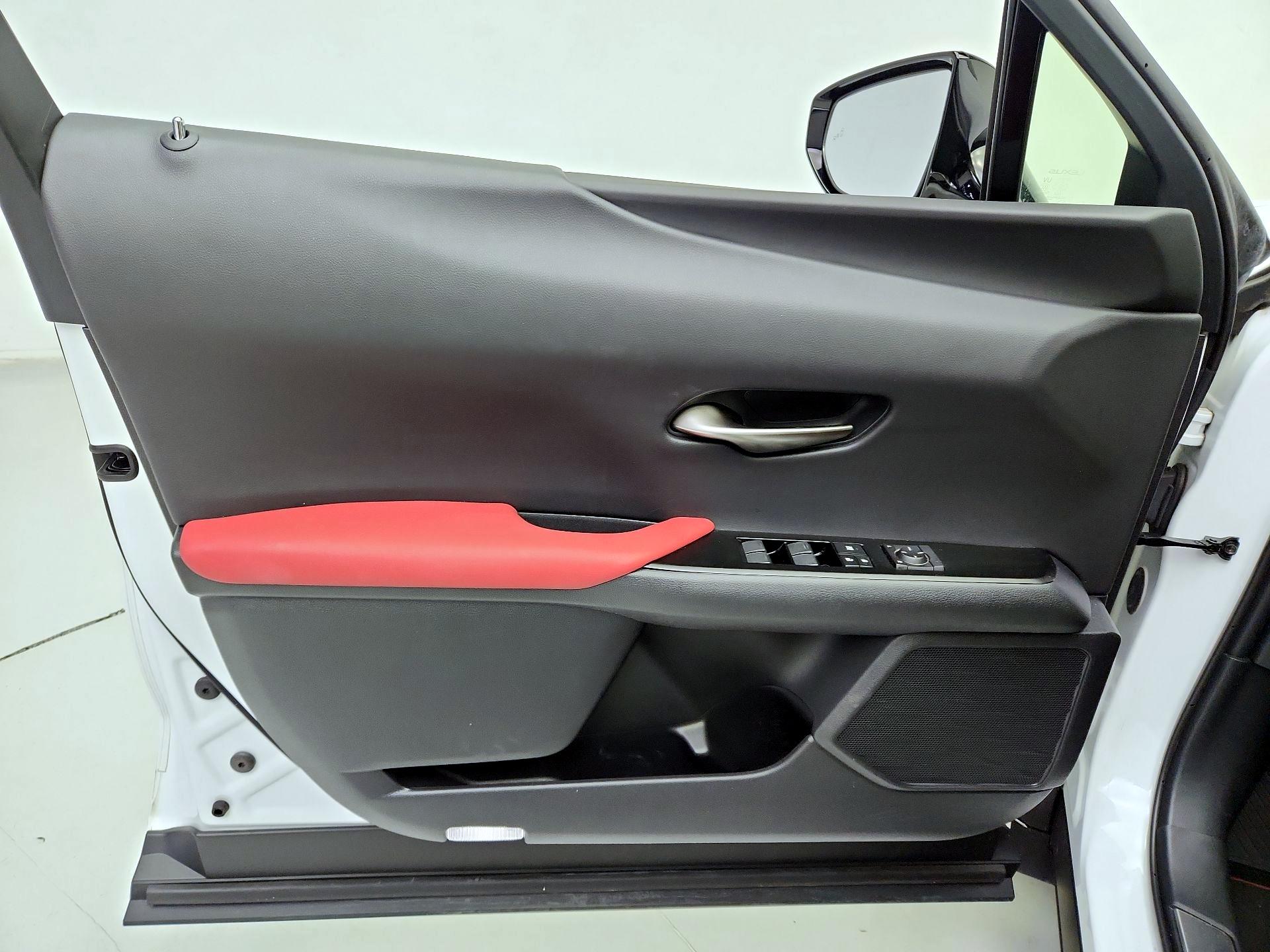 Thumbnail: 2019 Lexus UX - 12