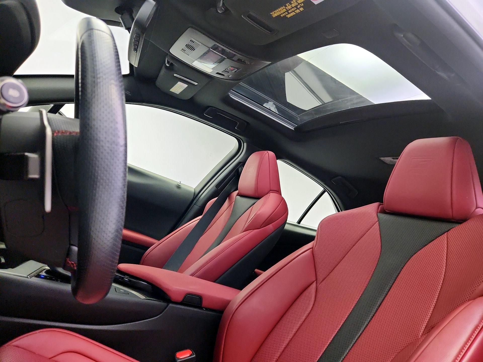 Thumbnail: 2019 Lexus UX - 19