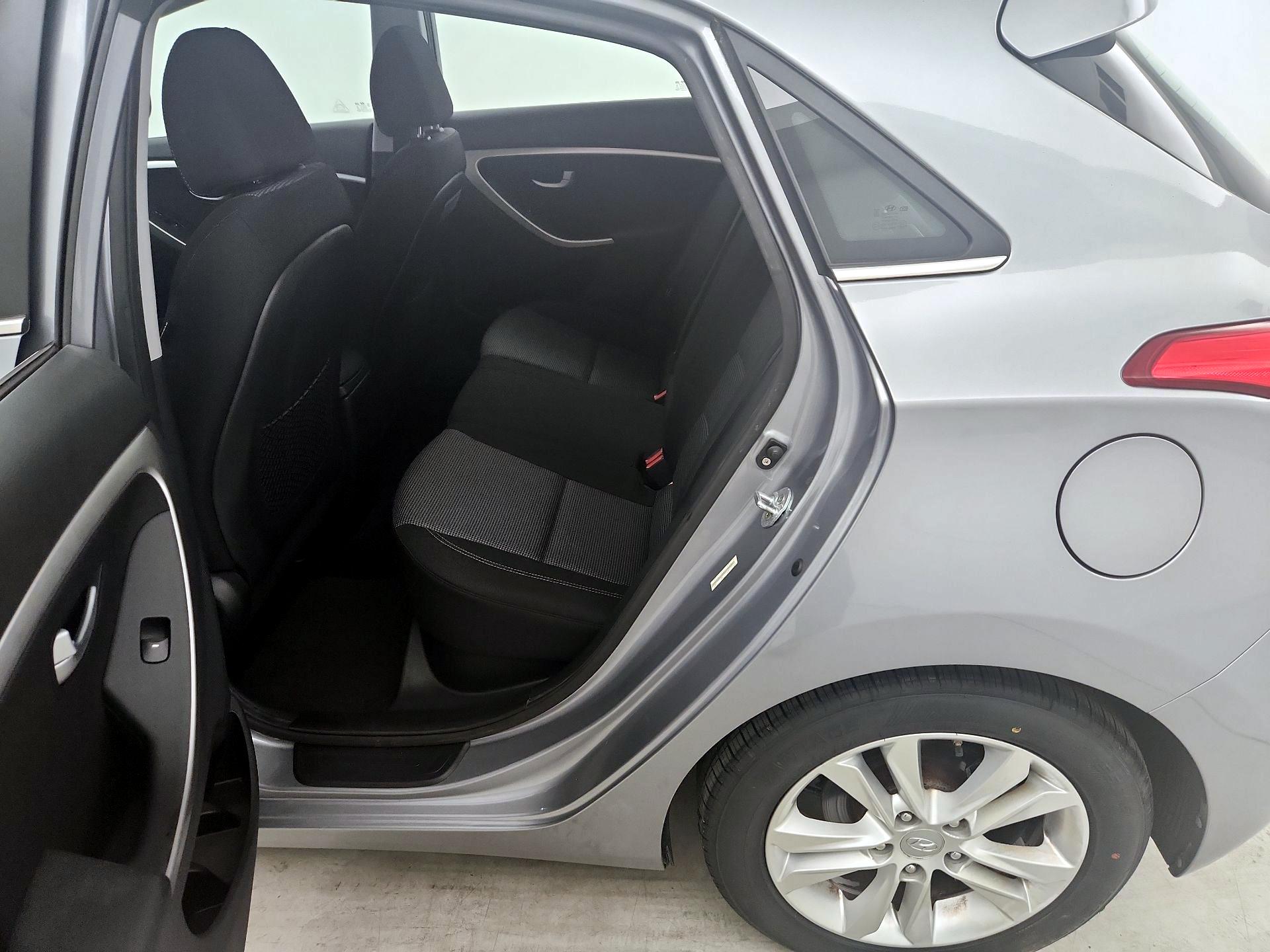 Thumbnail: 2014 Hyundai Elantra - 18