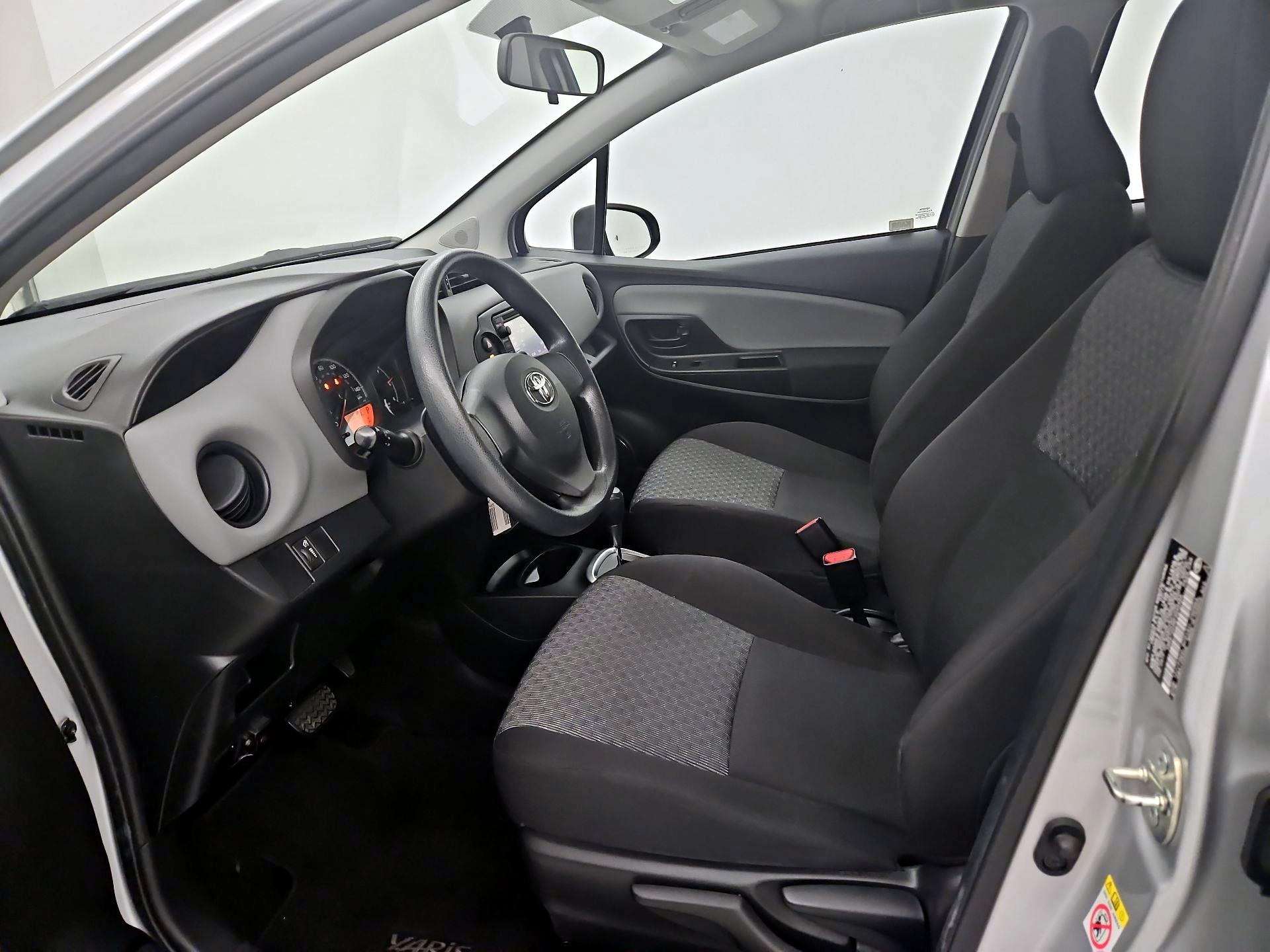 Thumbnail: 2015 Toyota Yaris - 11